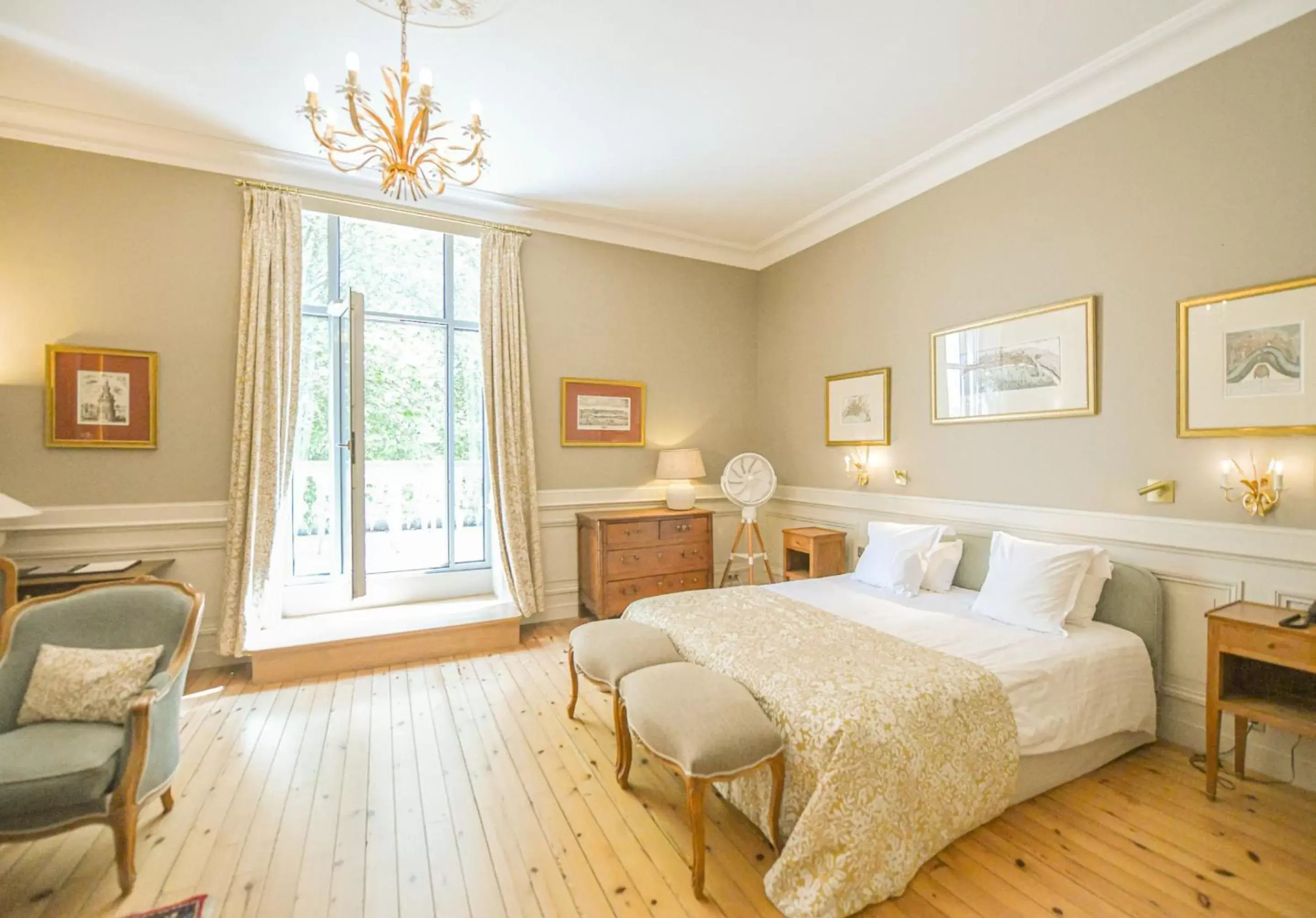 Bedroom, Bed in Château Grattequina Hôtel