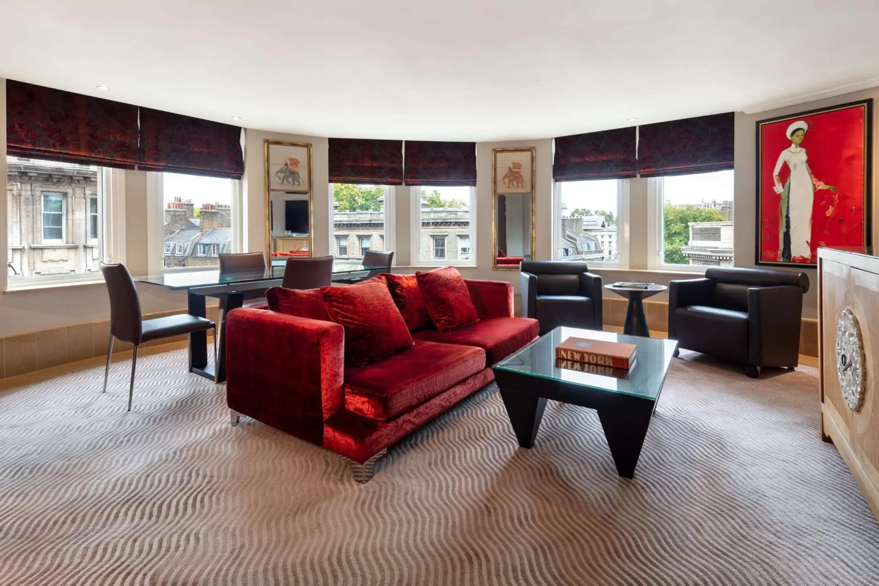 Photo of the whole room, Seating Area in Radisson Blu Edwardian Bloomsbury Street Hotel, London