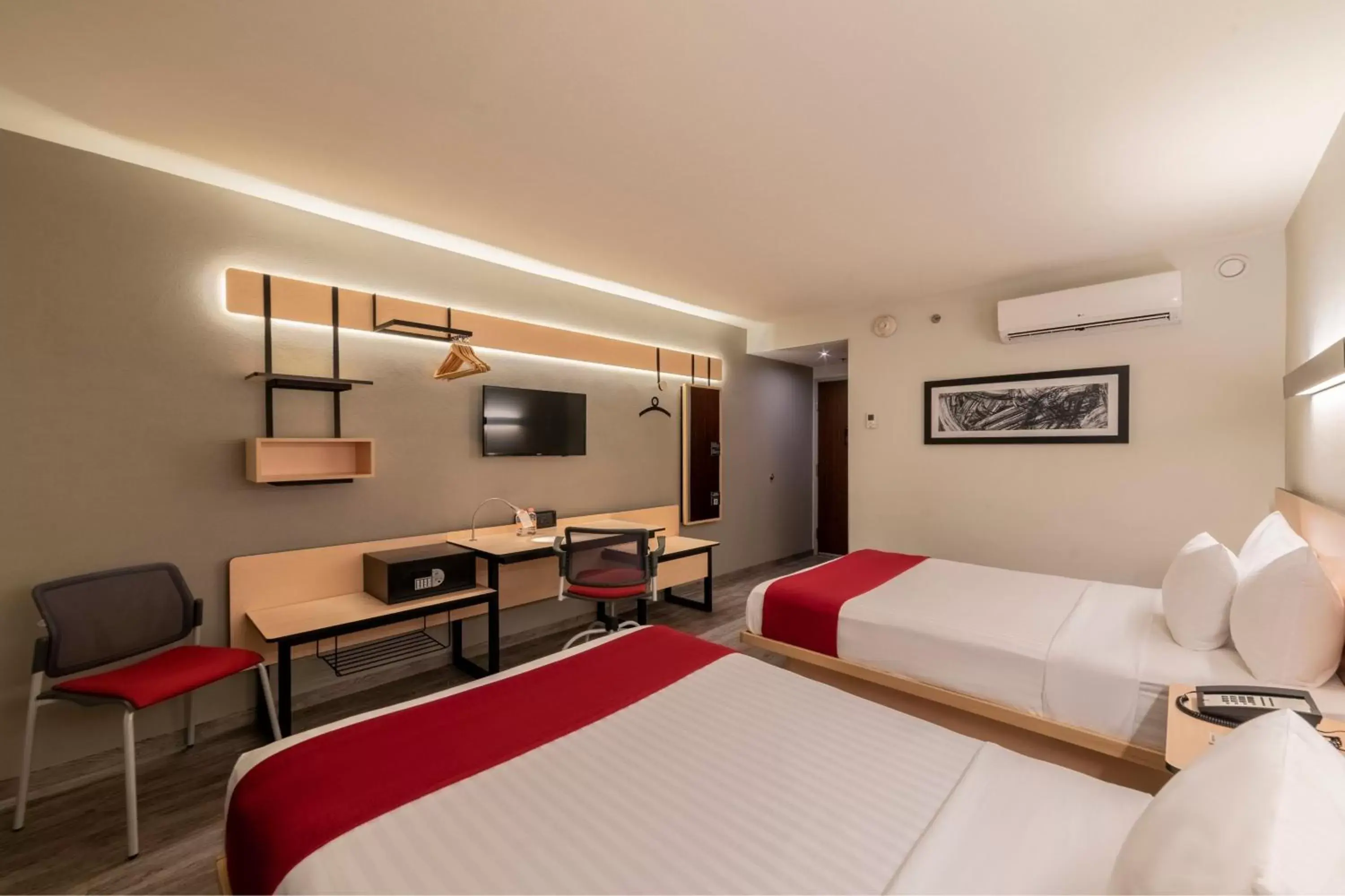 Photo of the whole room in City Express Plus by Marriott Guadalajara Palomar