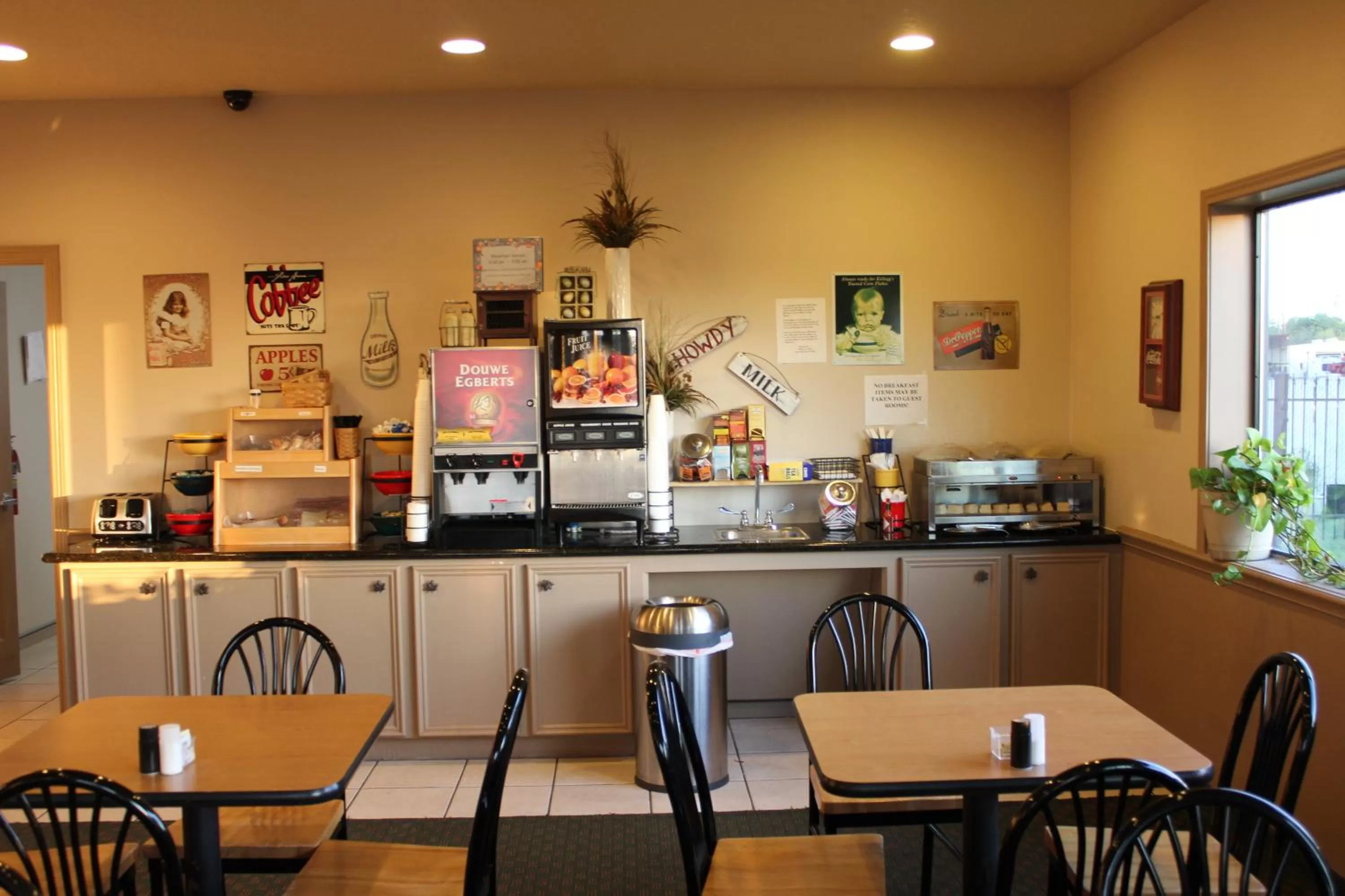 Dining area in Lone Star Inn and Suites Victoria