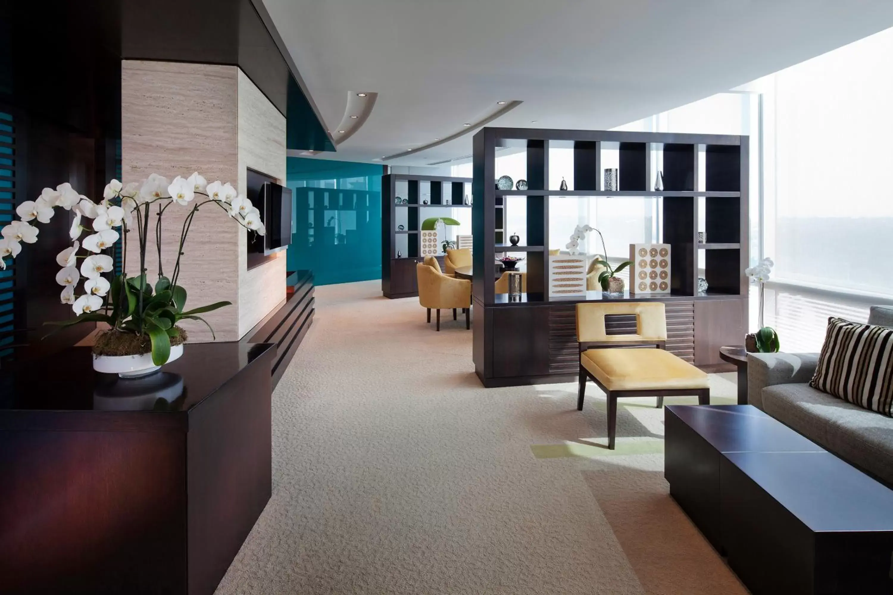 Business facilities in Jumeirah Emirates Towers