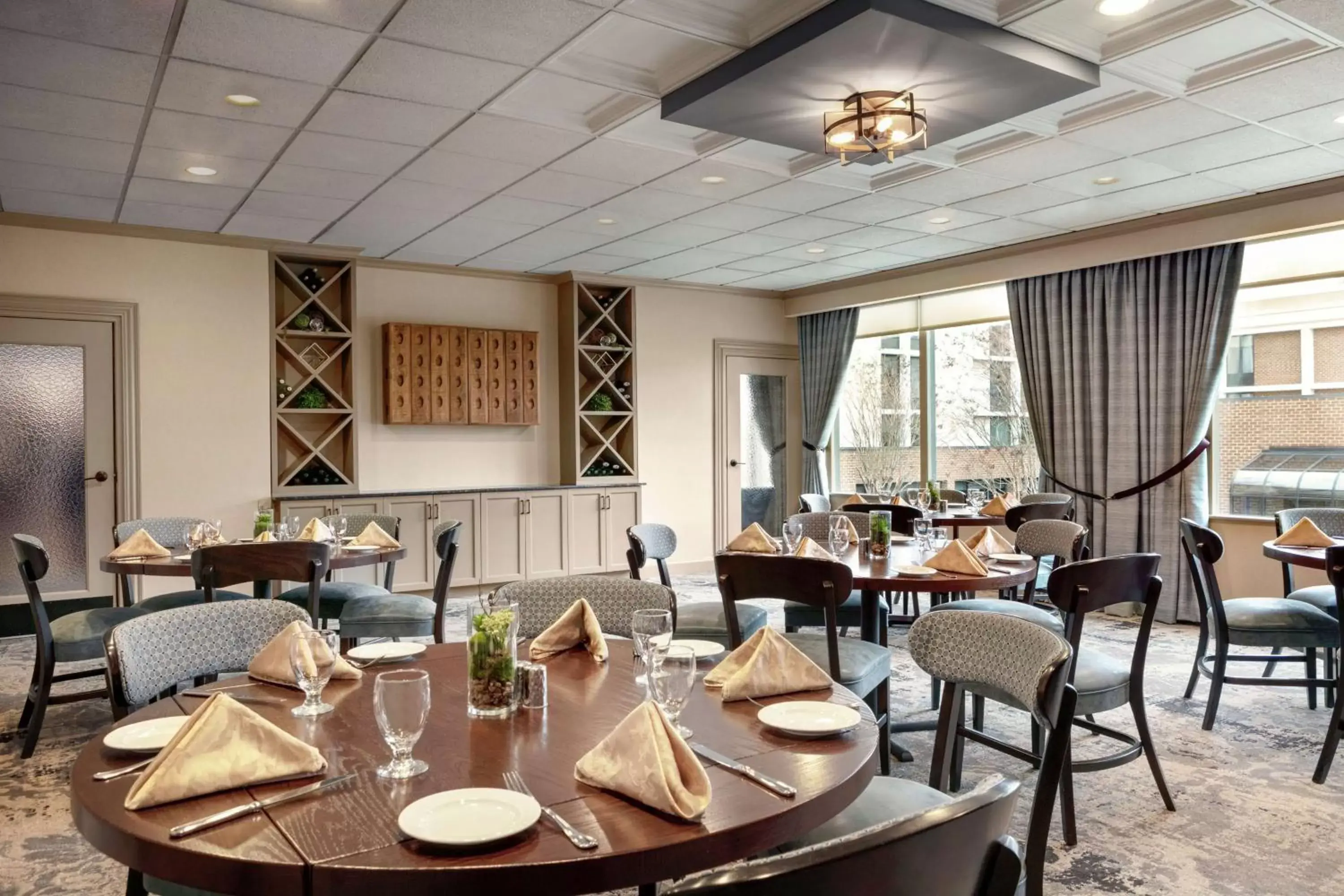 Restaurant/places to eat in DoubleTree by Hilton McLean Tysons Restaurant/places to eat in DoubleTree by Hilton McLean Tysons