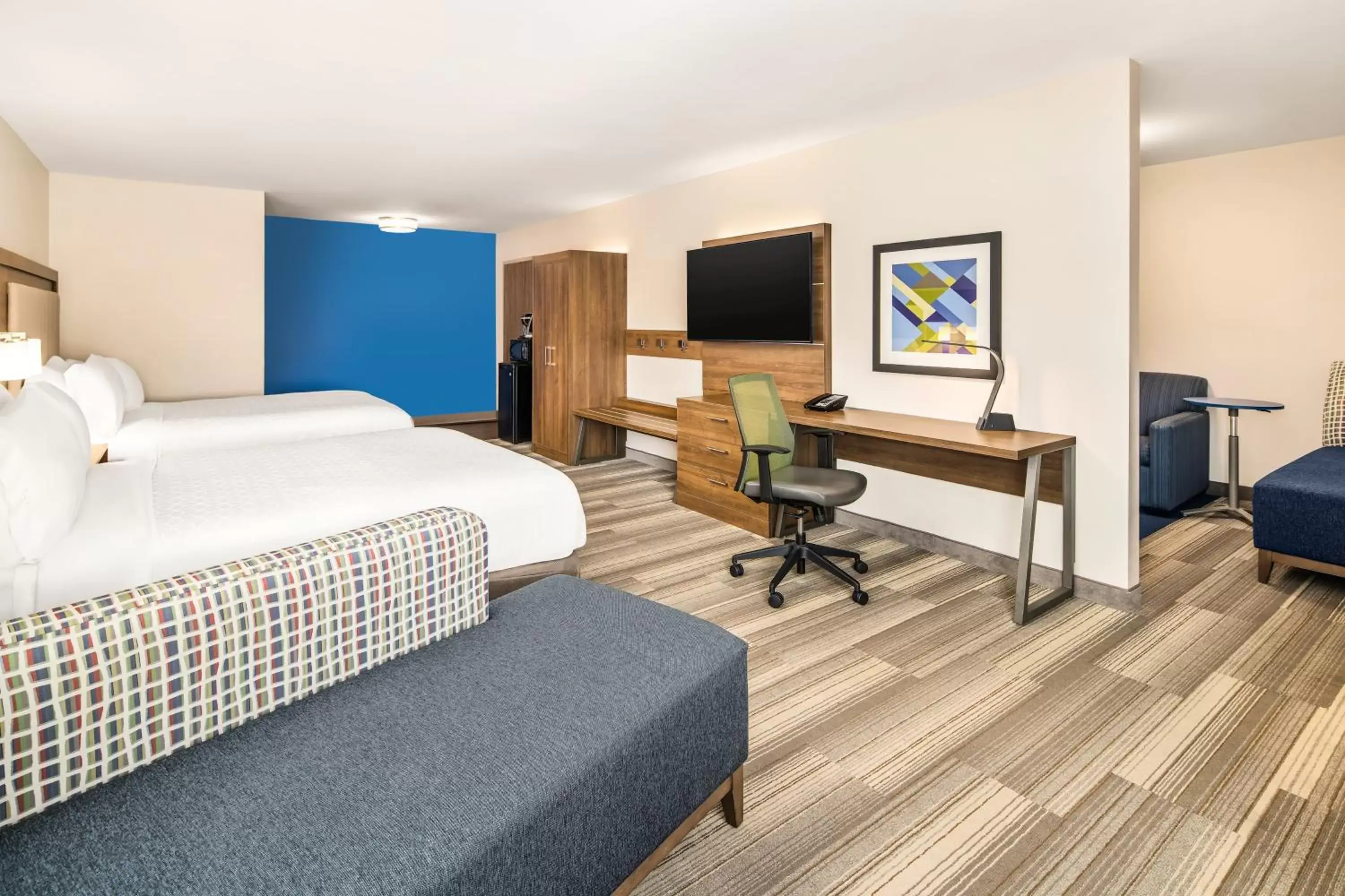 Photo of the whole room in Holiday Inn Express Cruise Airport, an IHG Hotel