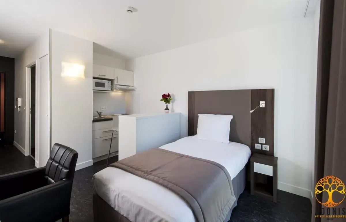 Bed in Adonis Dijon Maison Internationale Bed in Adonis Dijon Maison Internationale