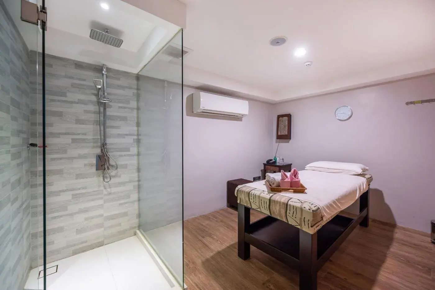 Massage in Loft Bangkok Hotel - SHA Extra Plus