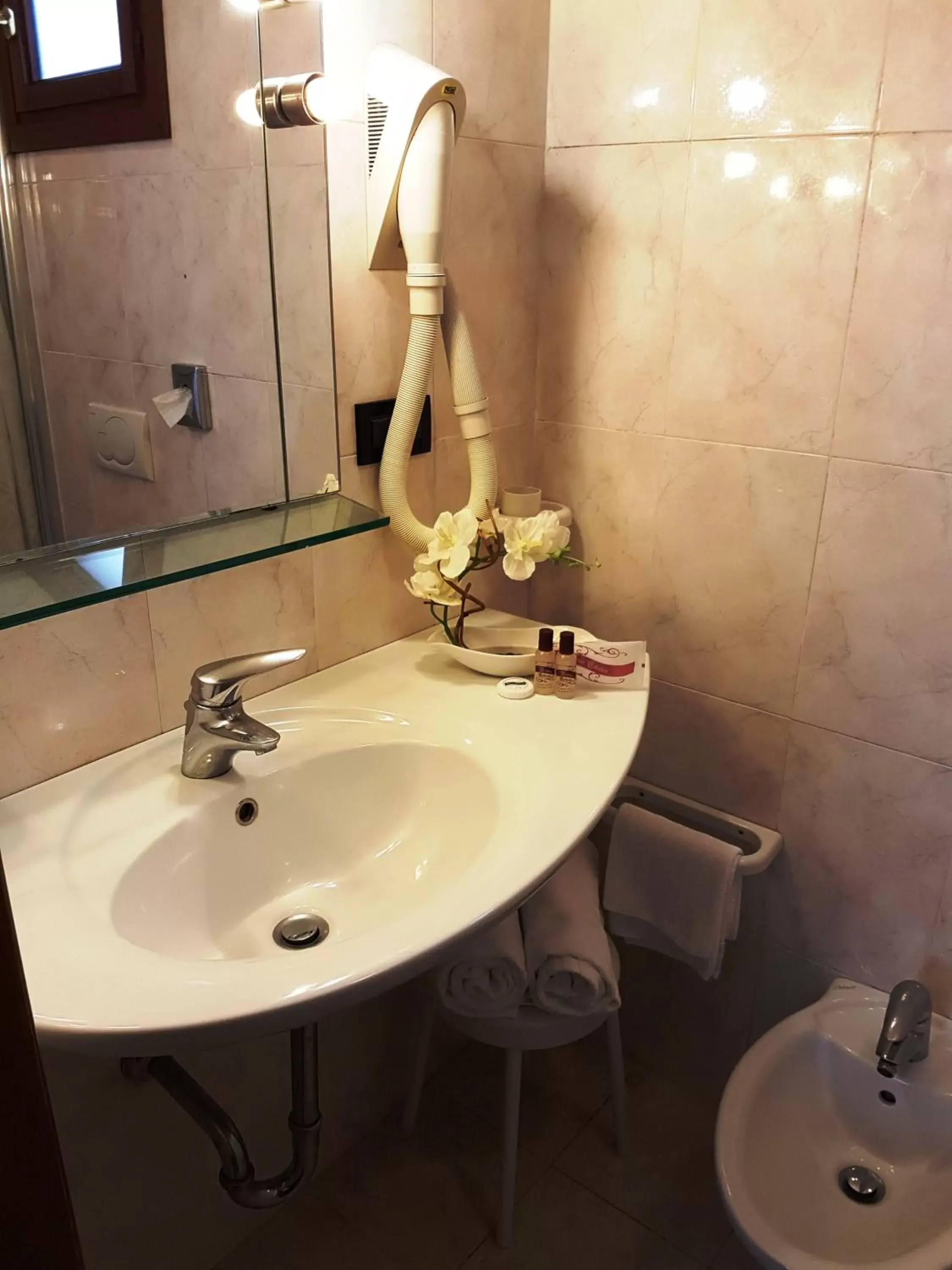 Bathroom in Hotel San Gallo