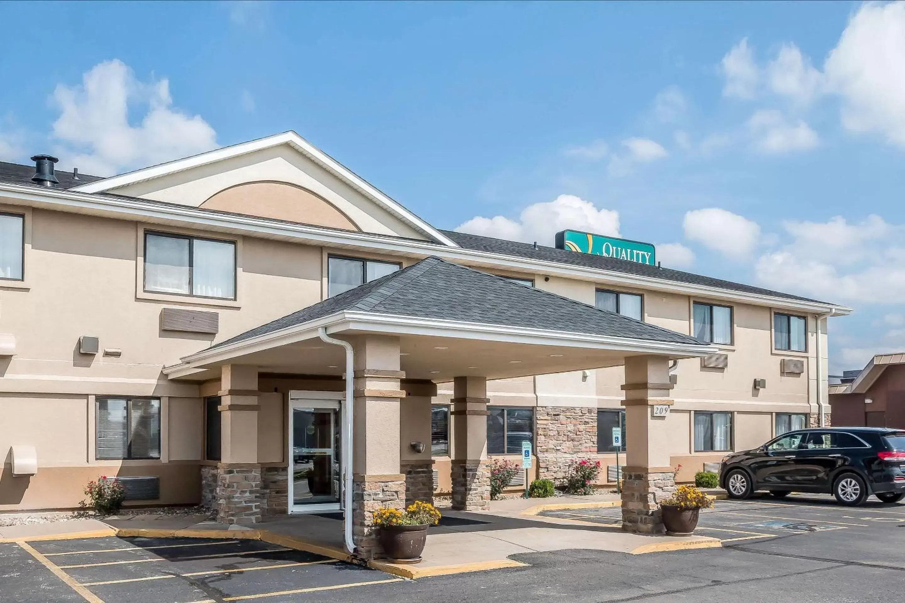 Property Building in Quality Inn - Coralville