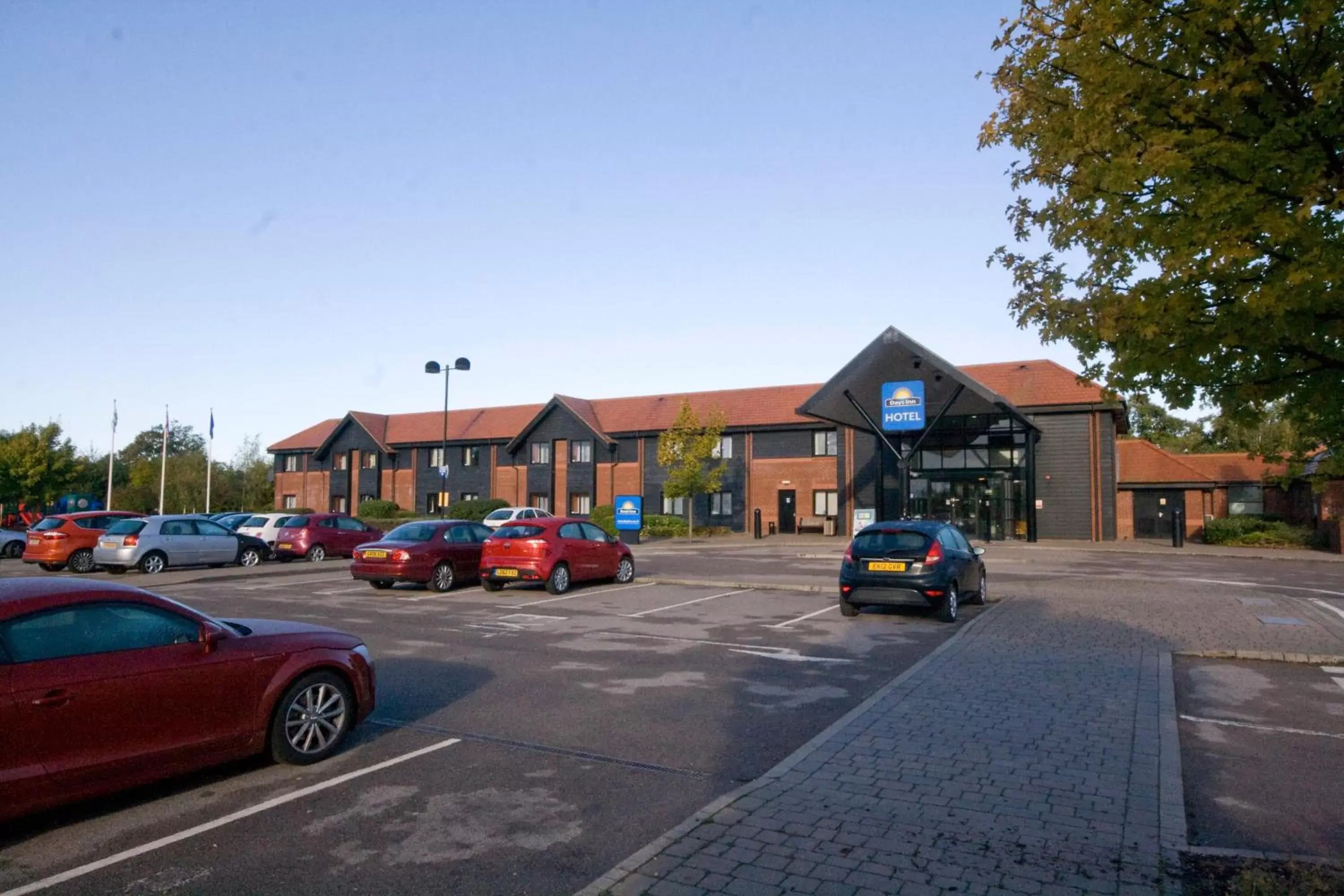 Facade/entrance, Property Building in Days Inn Stevenage North