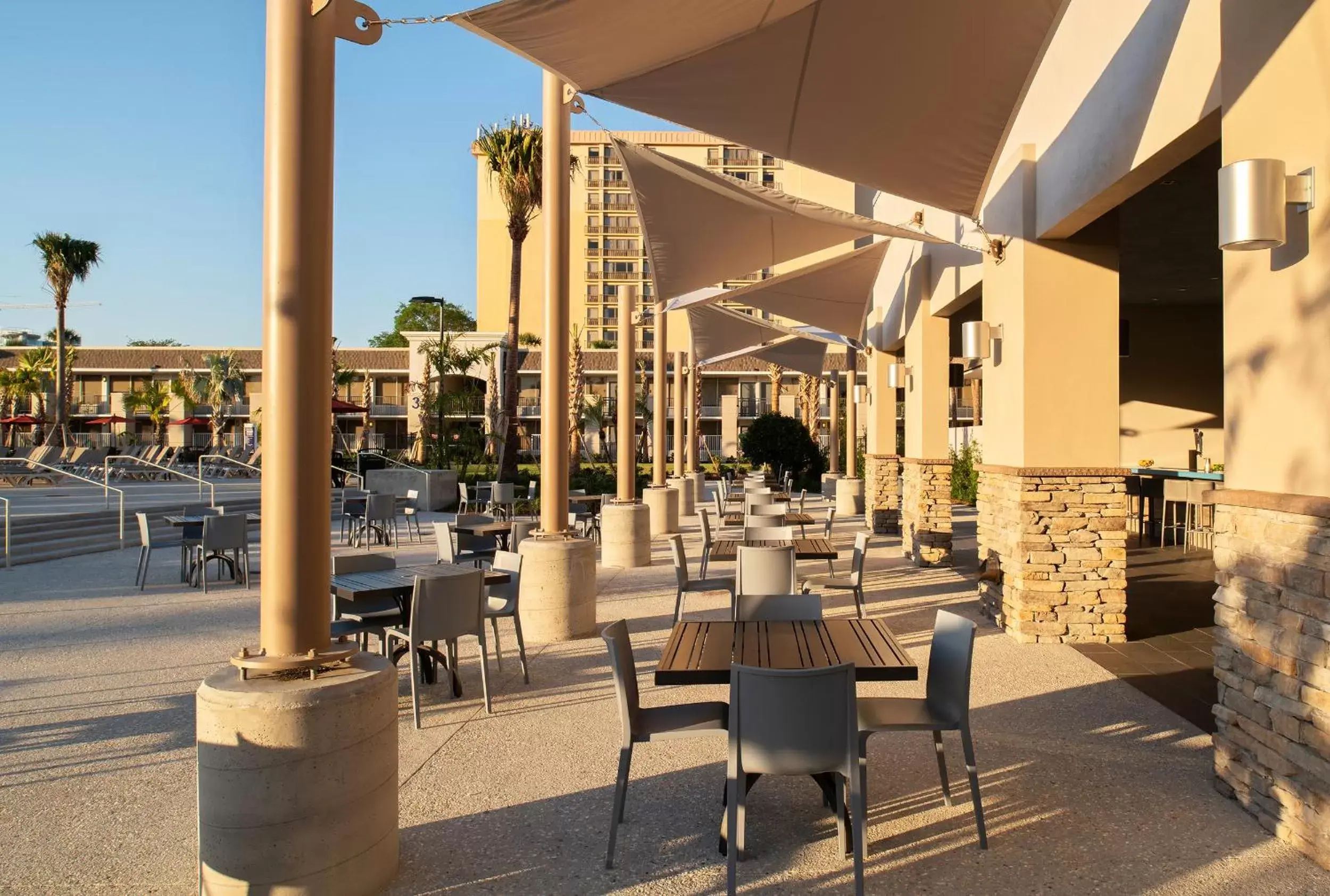 Patio, Restaurant/Places to Eat in Avanti Palms Resort And Conference Center