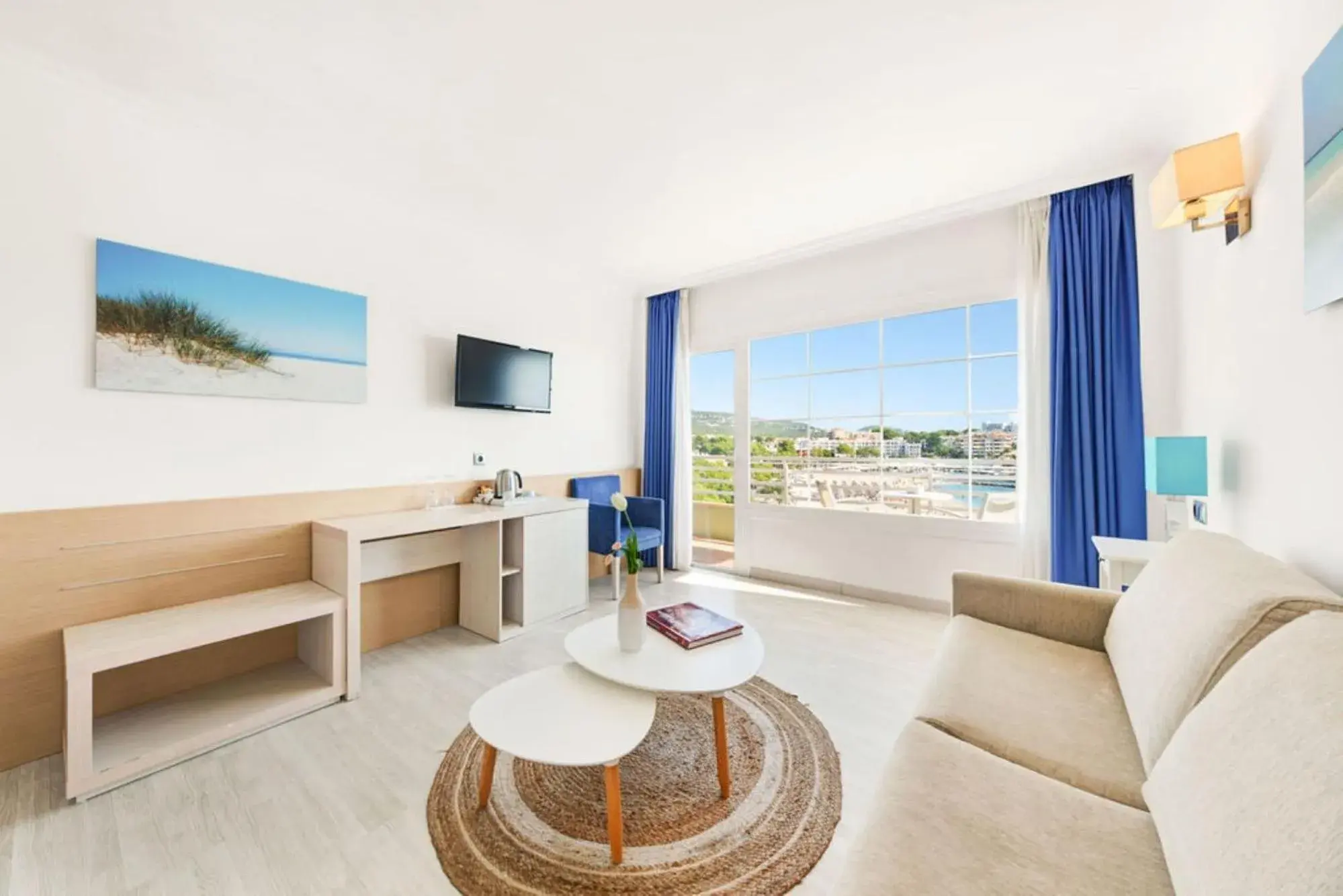 TV and multimedia, Seating Area in Hotel Agua Beach