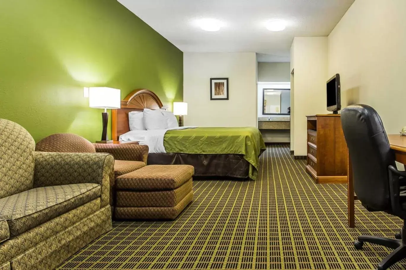 King Suite with Sofa Bed - Non-Smoking in Quality Inn & Suites Orangeburg