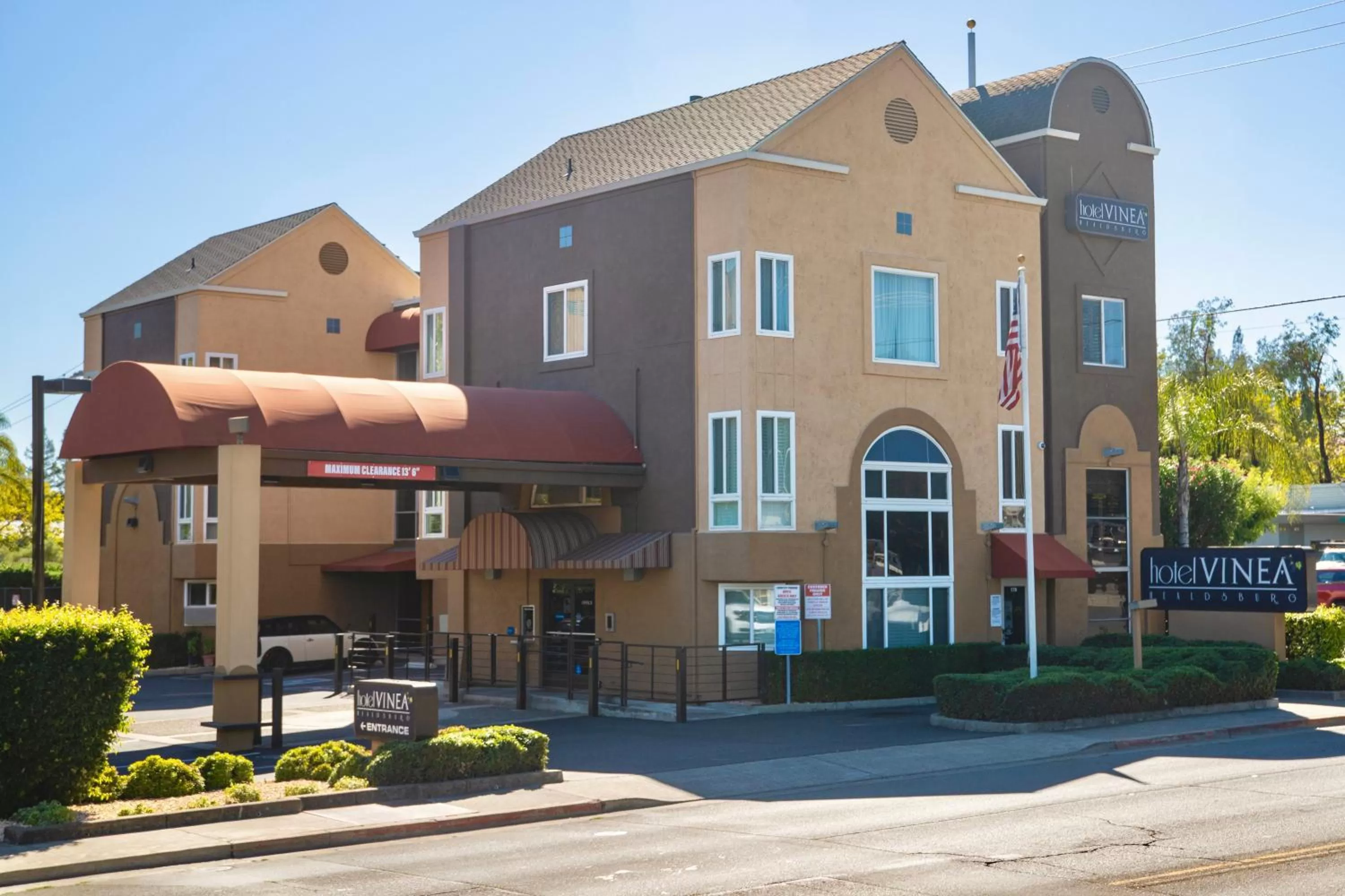 Property building in Hotel Vinea Healdsburg
