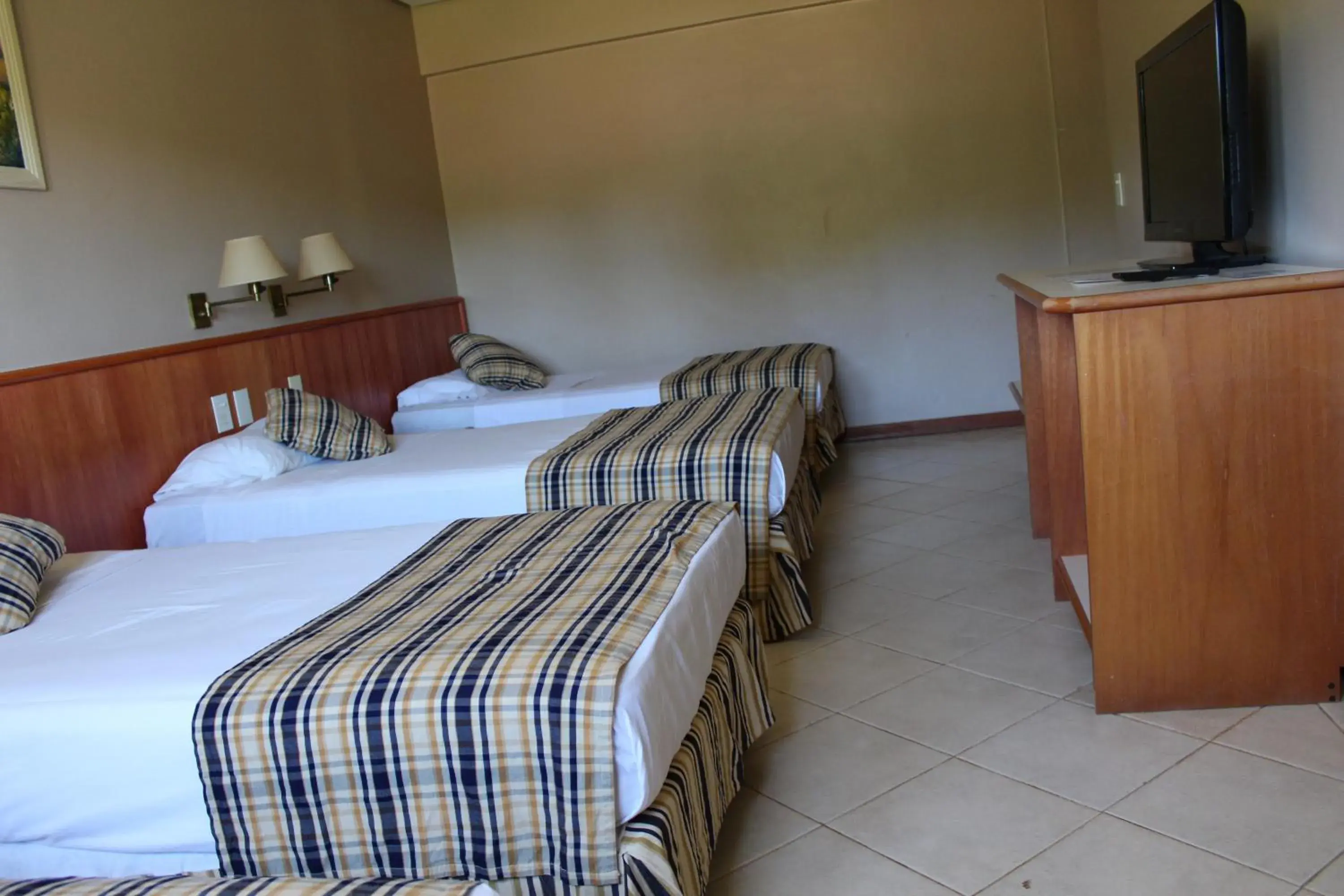 Photo of the whole room, Bed in Marcopolo Suites Iguazu