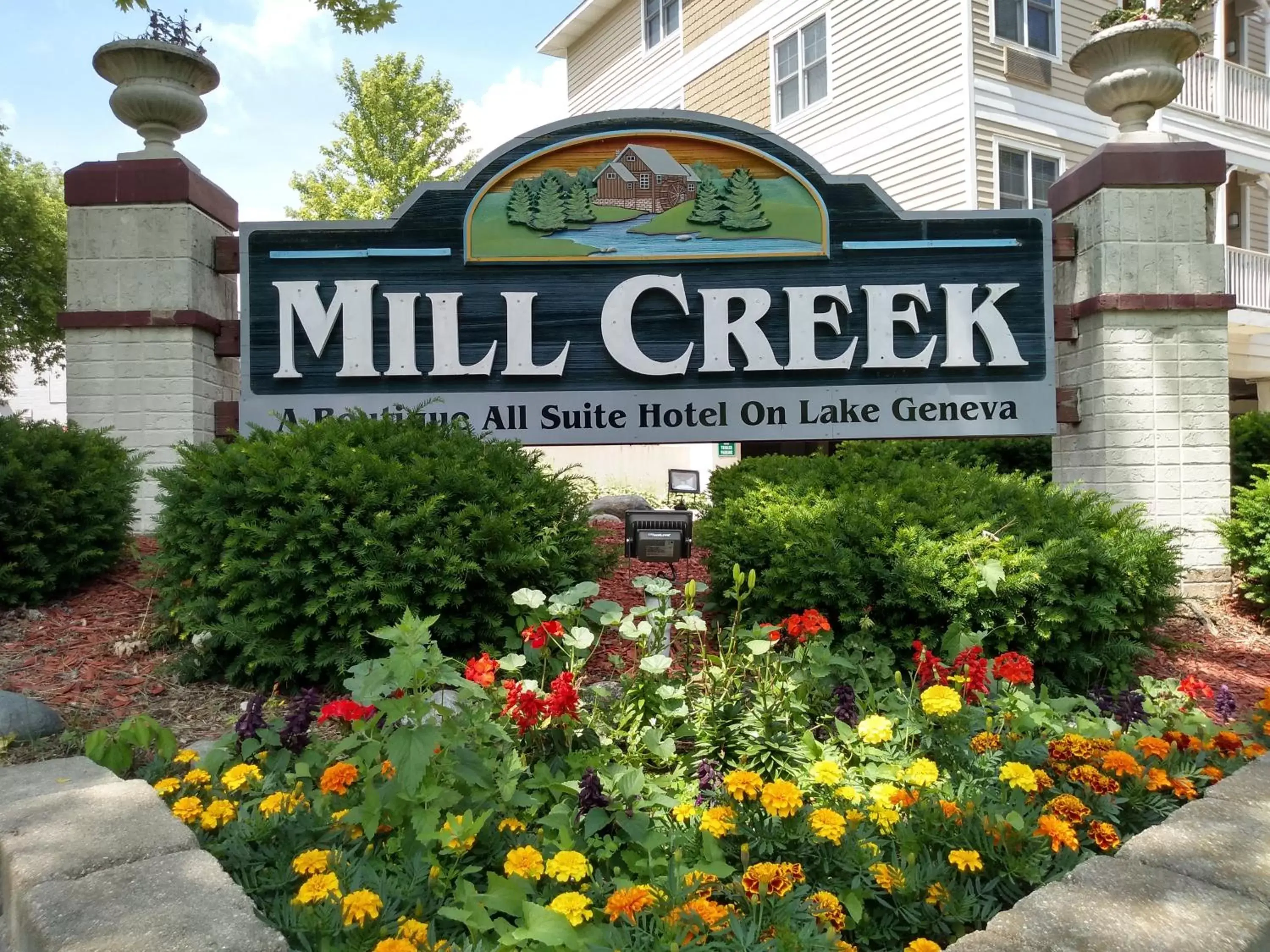 Nearby landmark, Property Logo/Sign in Mill Creek Hotel