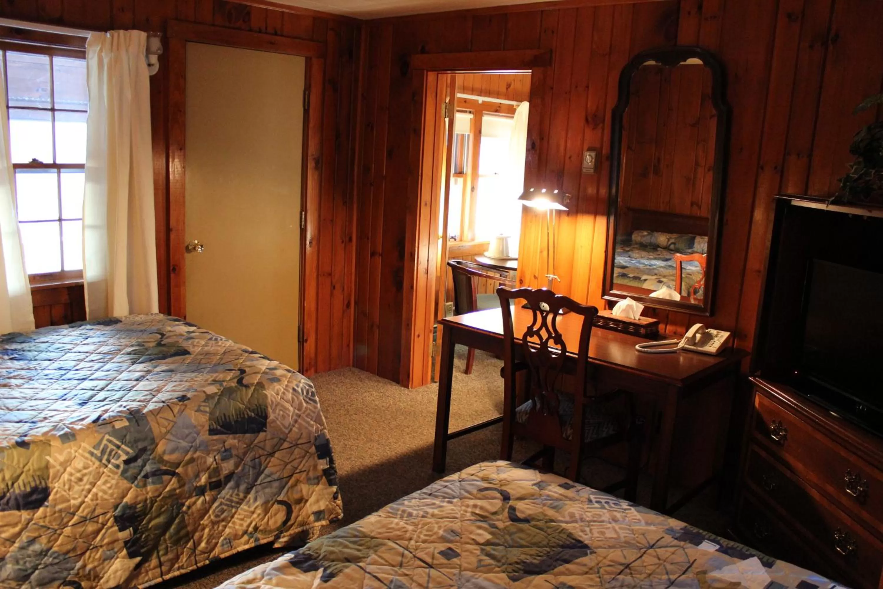 Bed in Nootka Lodge