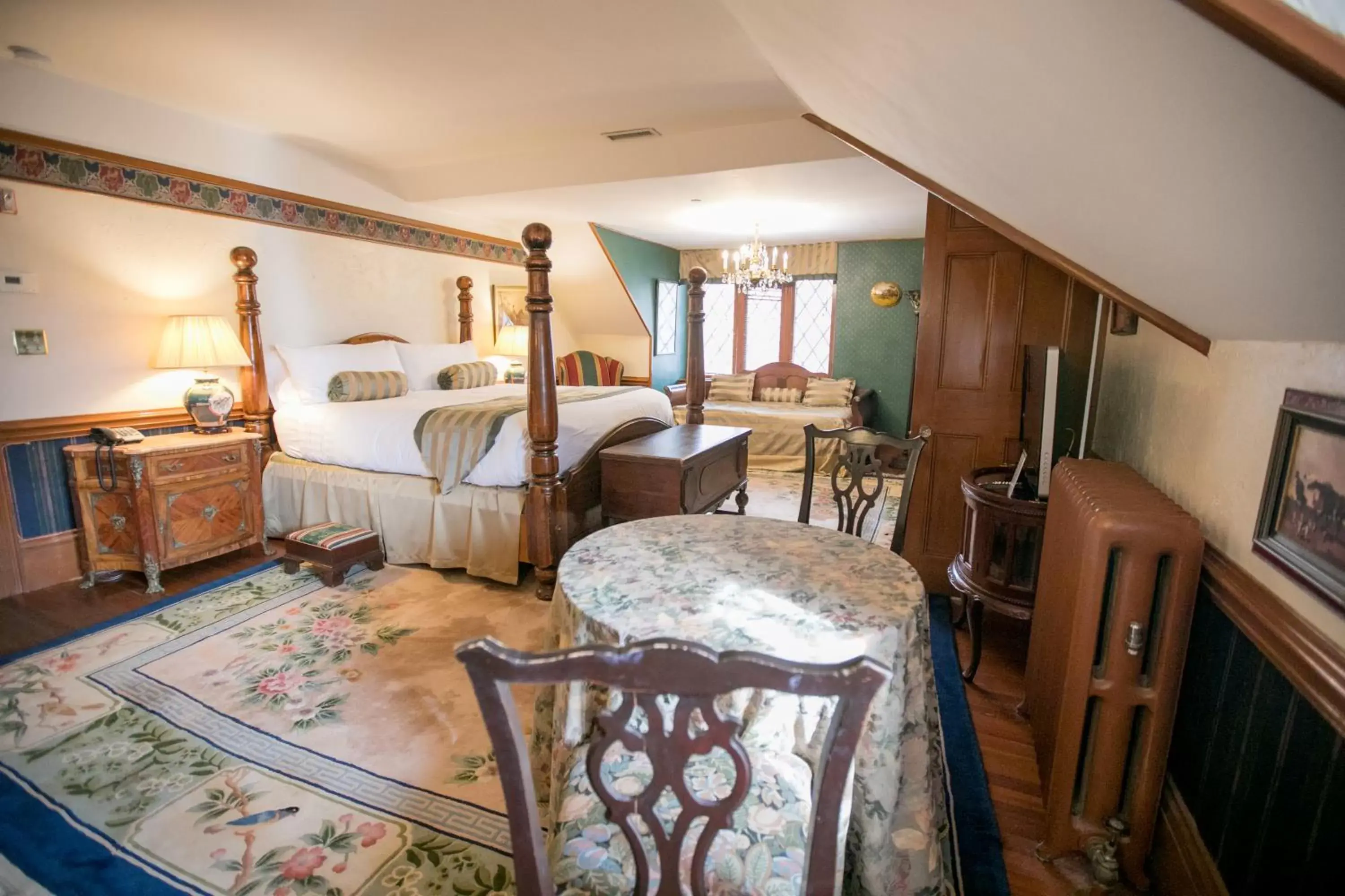 King Room with Spa Bath in Gramercy Mansion