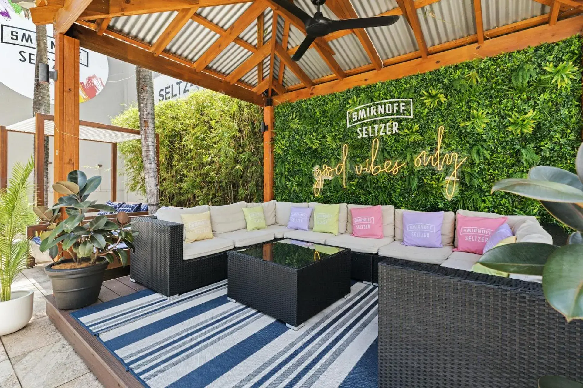 Lounge or bar in Gilligan's Backpacker Hotel & Resort Cairns