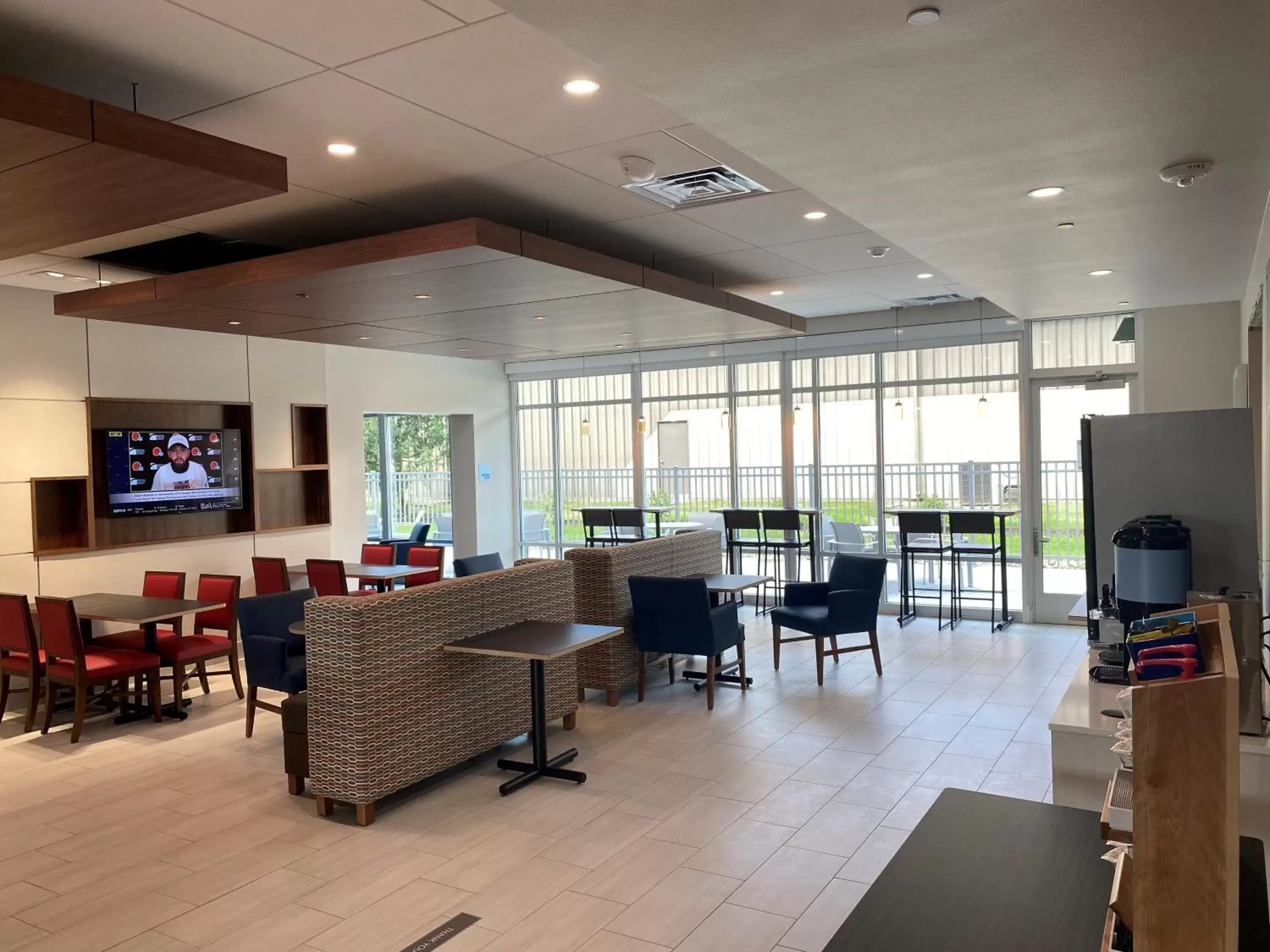 Lobby or reception, Restaurant/Places to Eat in Holiday Inn Express & Suites - Madison West - Middleton, an IHG Hotel
