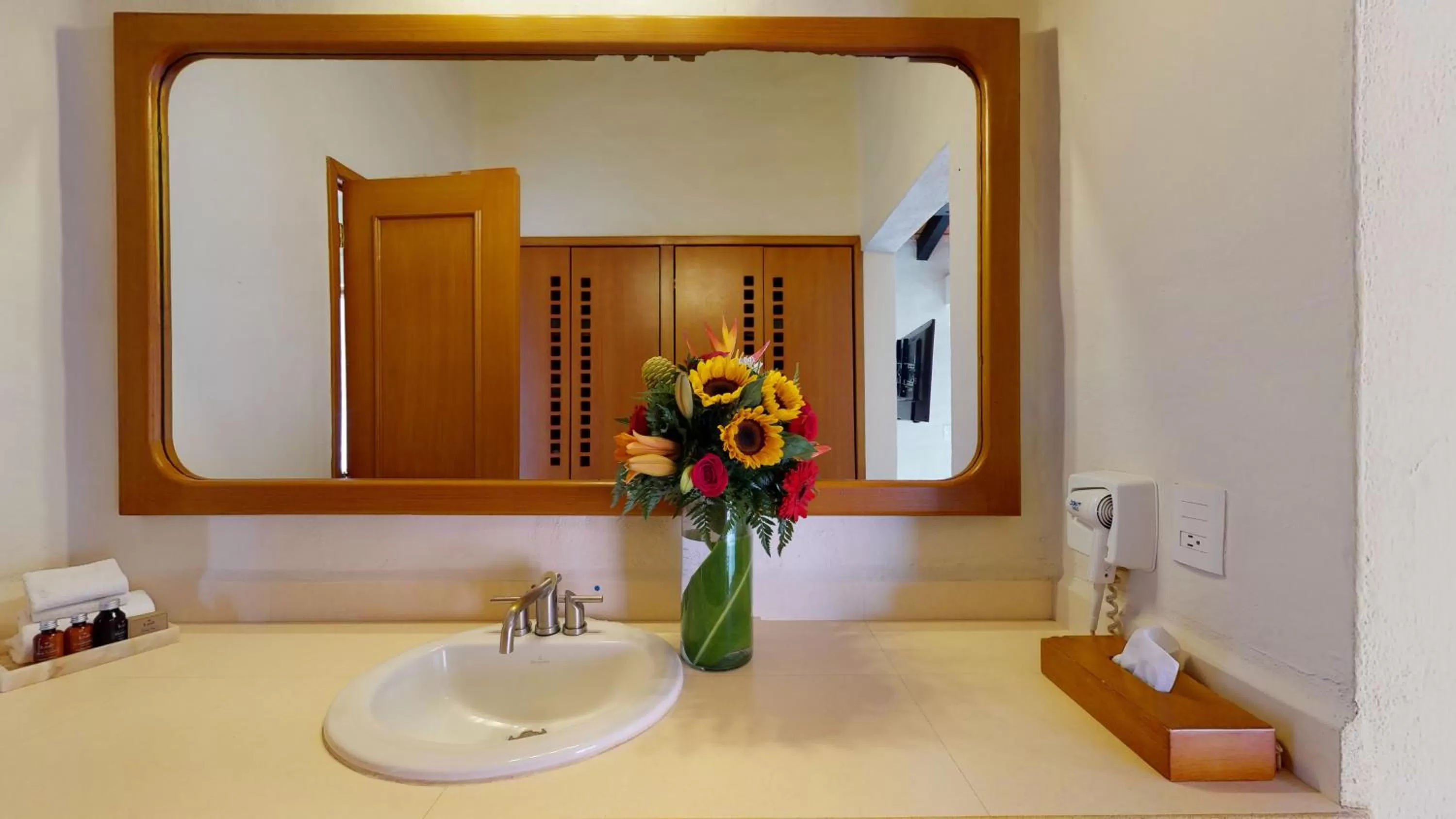Bathroom in Park Royal Homestay Los Tules Puerto Vallarta