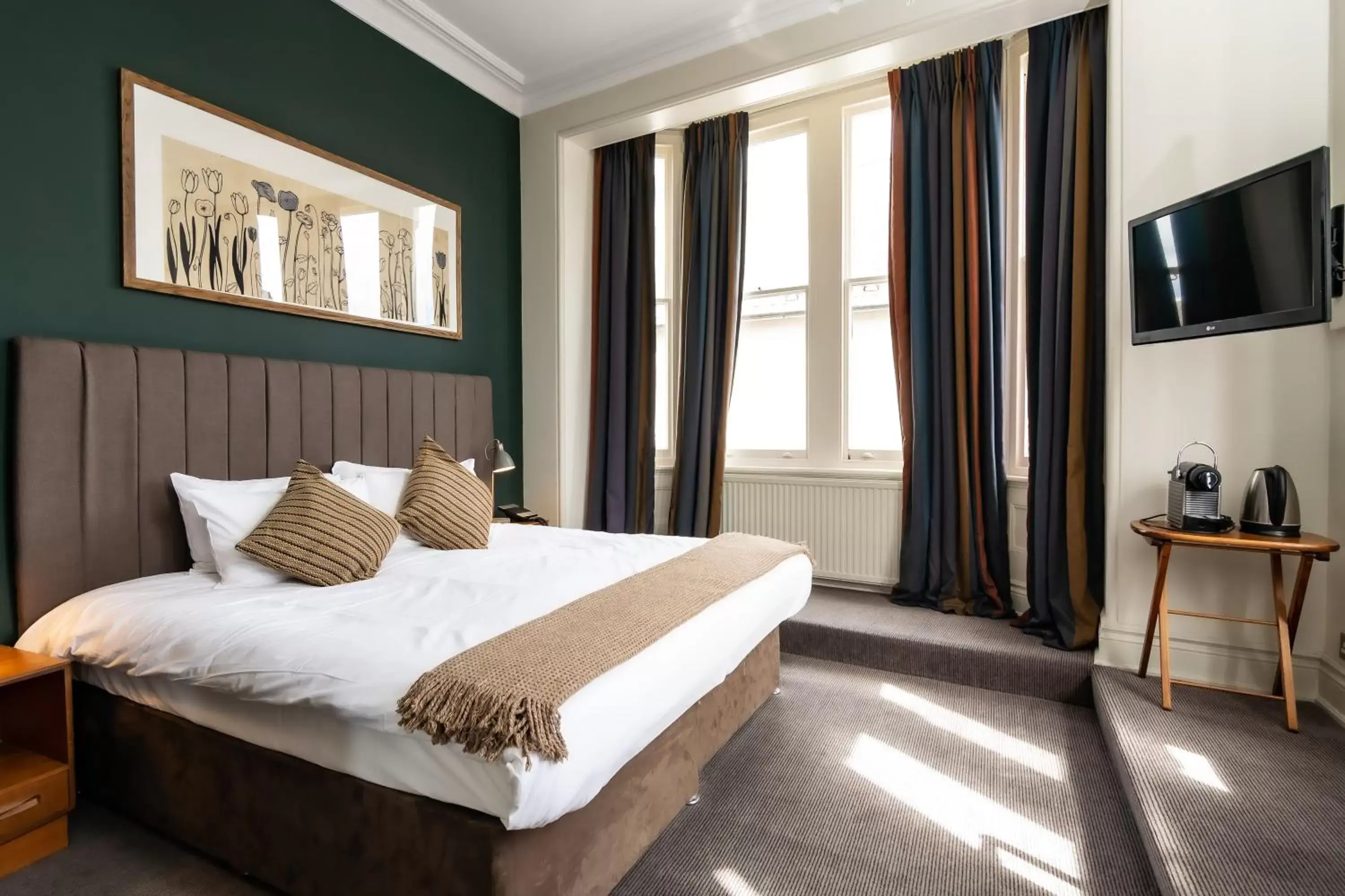 Bed in Kew Gardens Hotel