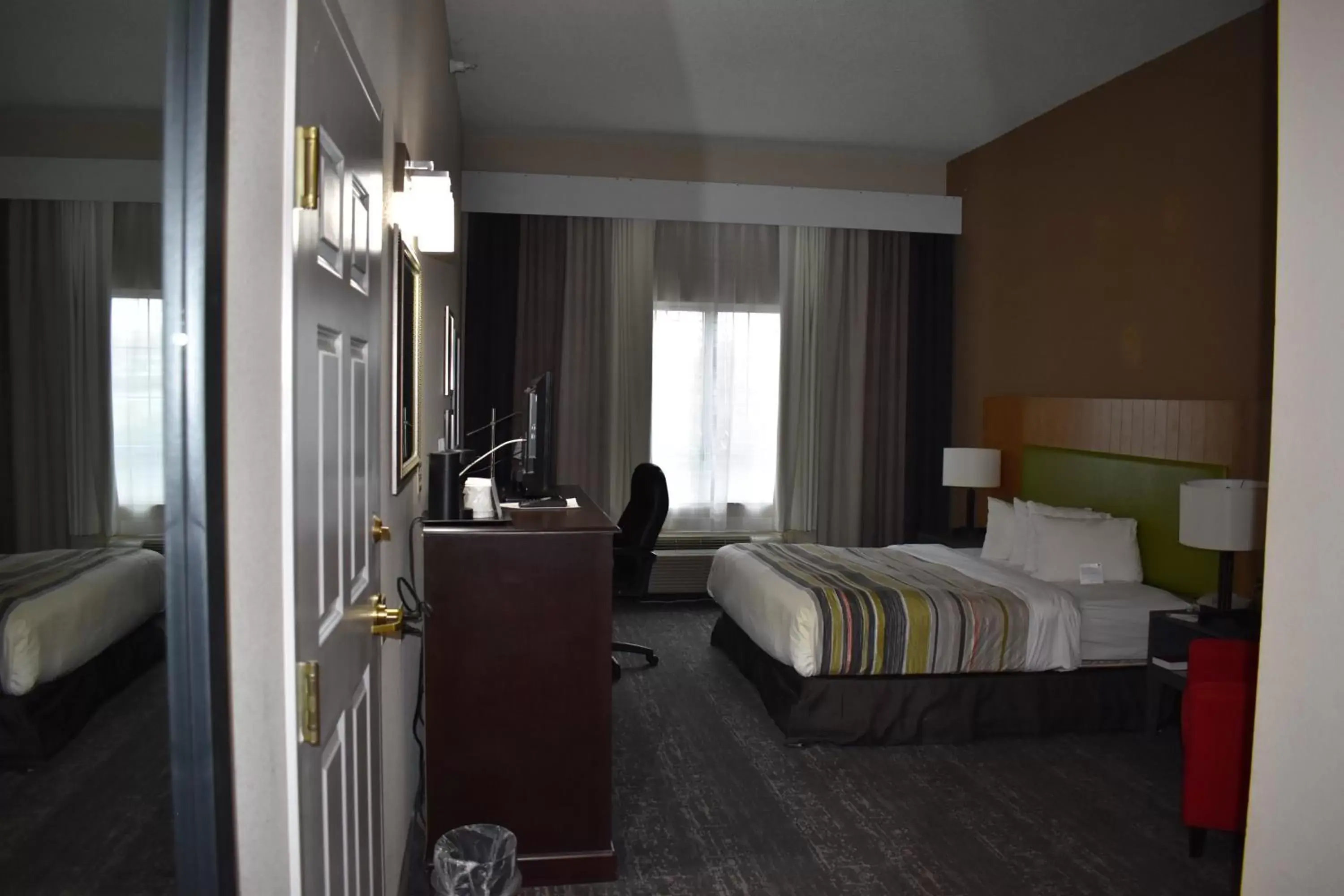 Bedroom, Bed in Country Inn & Suites by Radisson, Hagerstown, MD