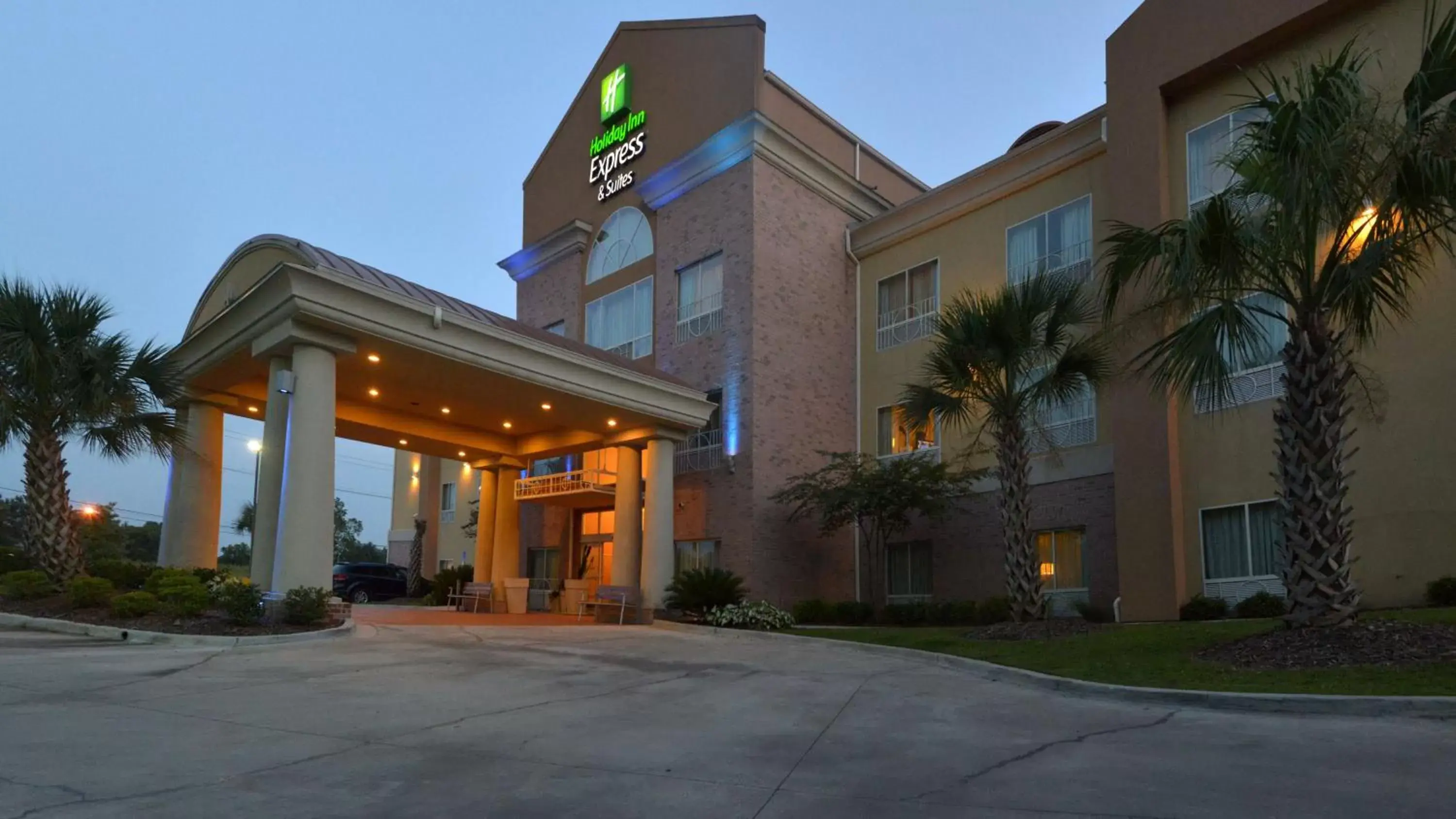 Property Building in Holiday Inn Express Baton Rouge North, an IHG Hotel