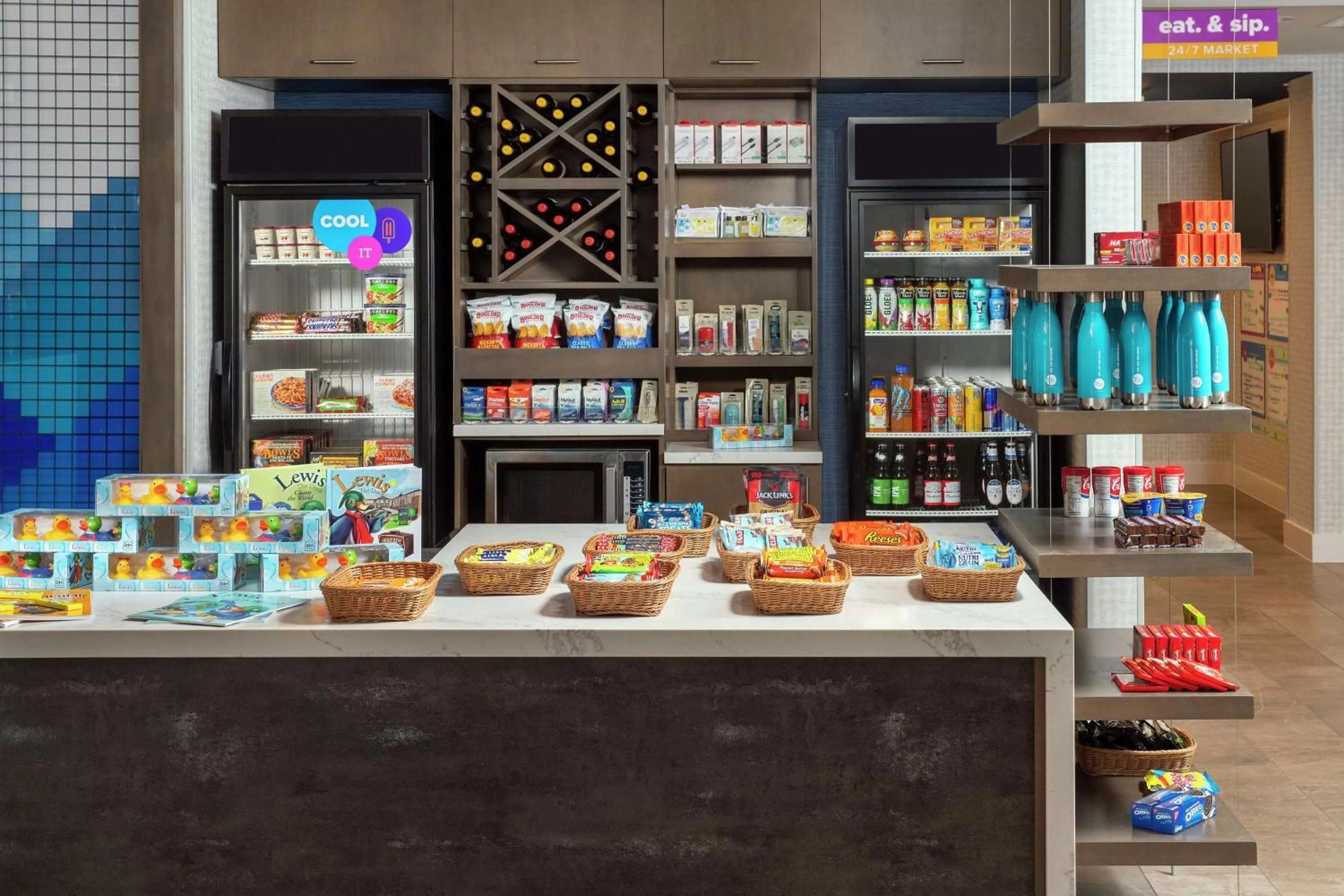 Food and drinks in Homewood Suites By Hilton Denver Airport Tower Road