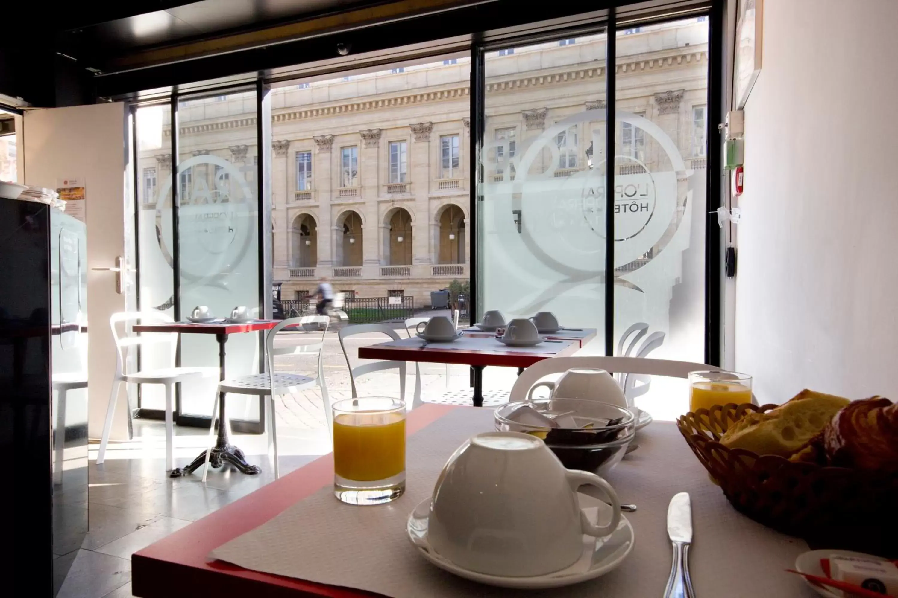 Continental breakfast in Hotel de L'Opéra