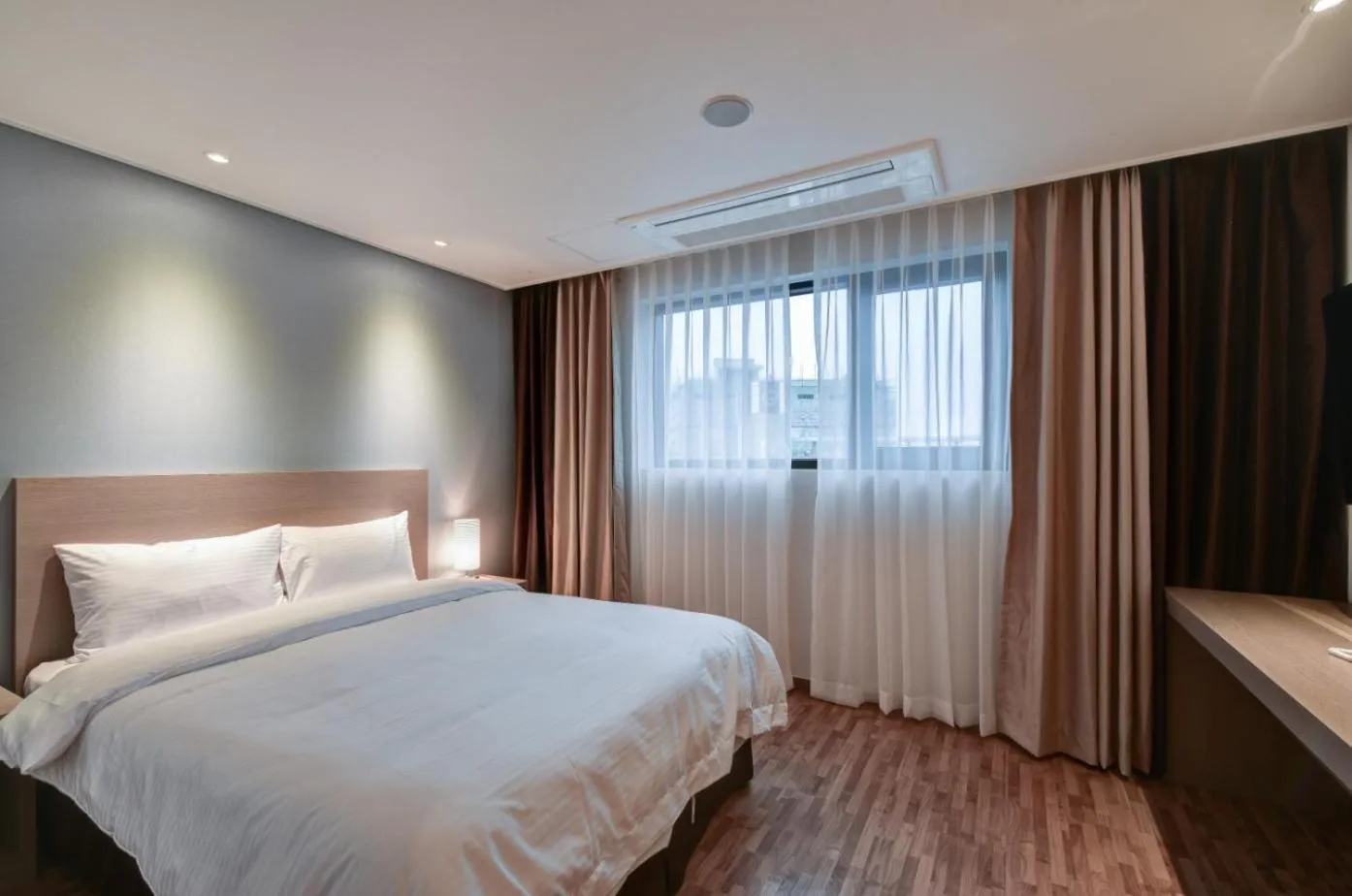 Bedroom, Bed in Sea Moon Tourist Hotel