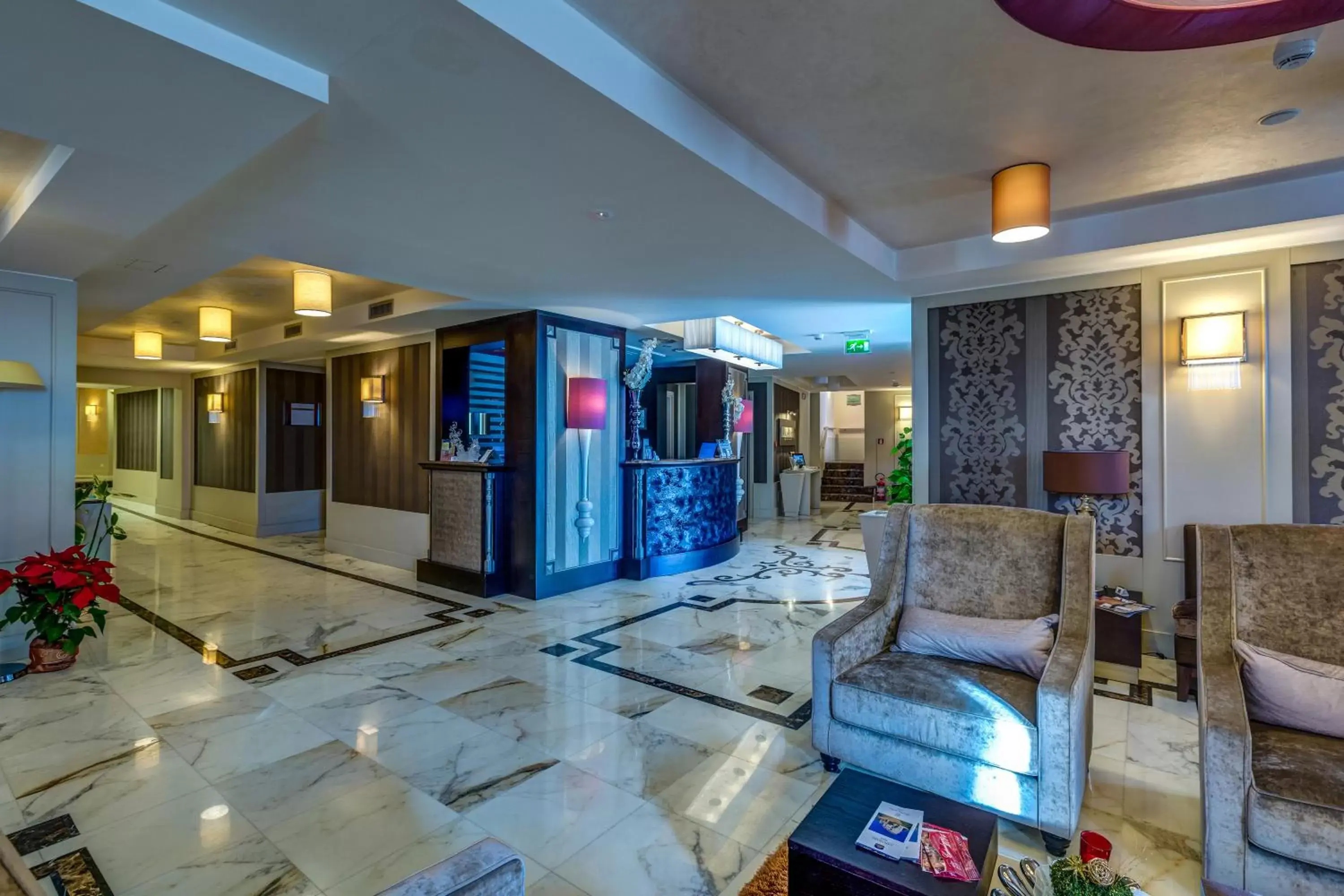 Lobby or reception in Best Western Plus Hotel Perla Del Porto