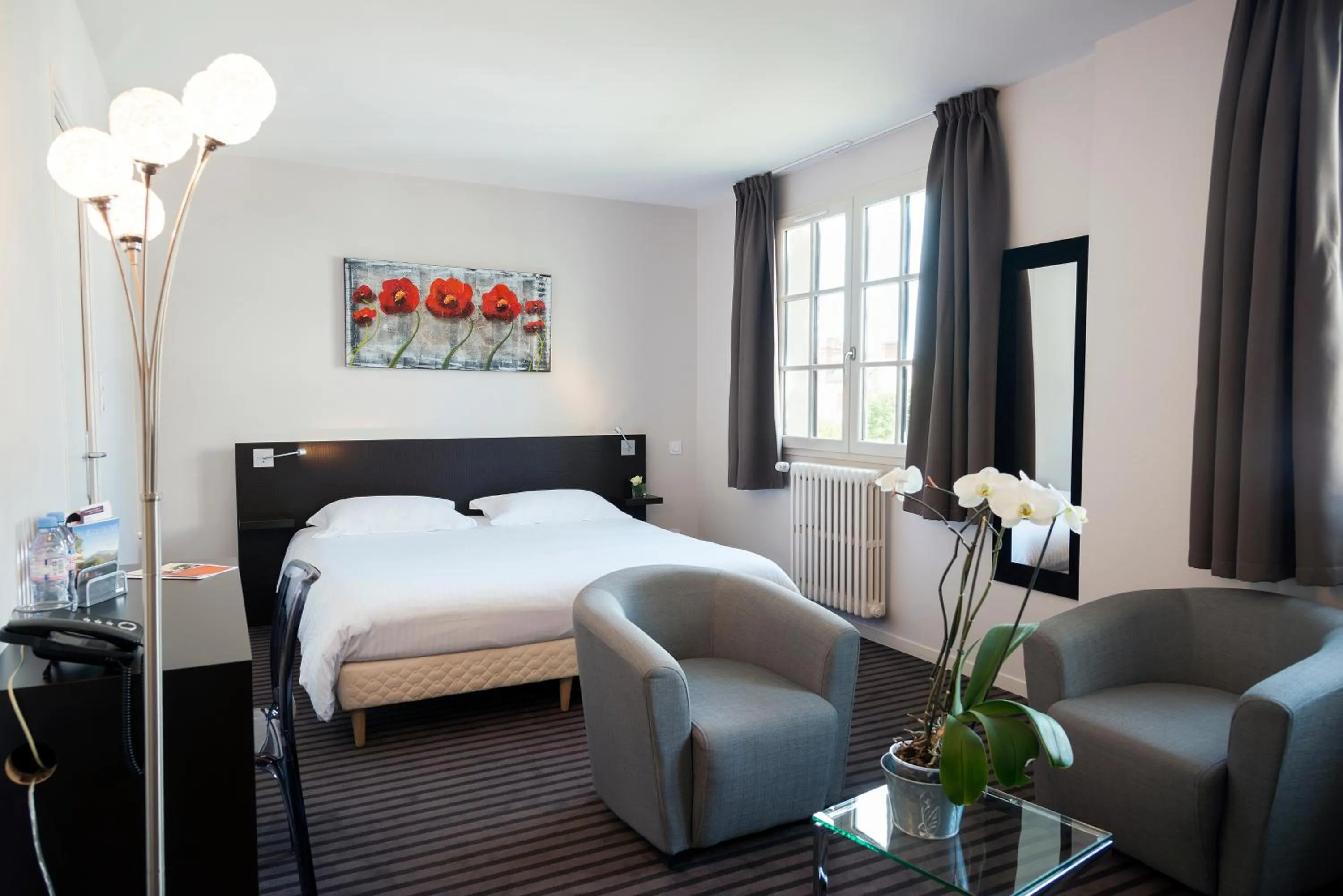 Photo of the whole room, Bed in Le Germinal