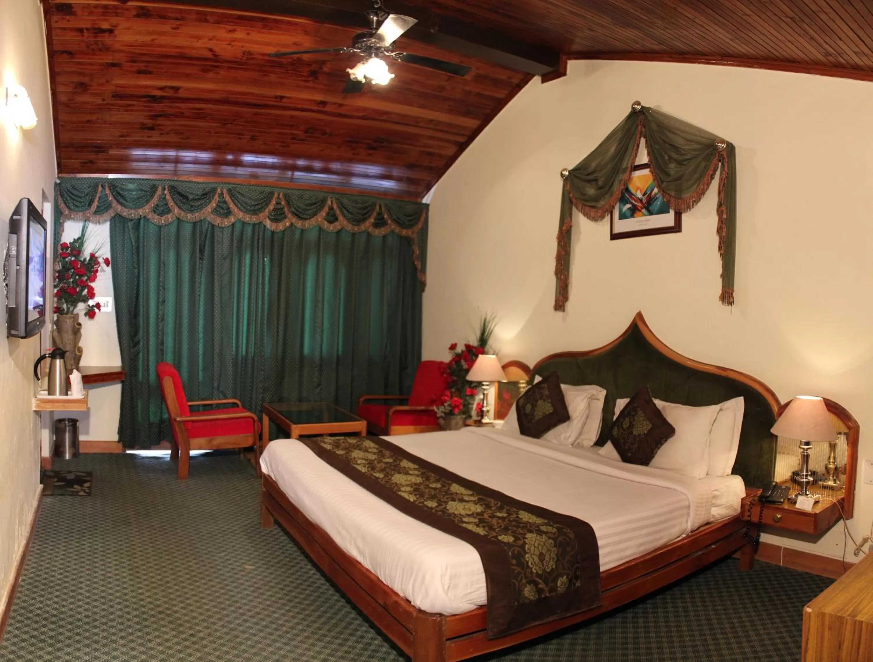 Photo of the whole room in The Orchard Greens