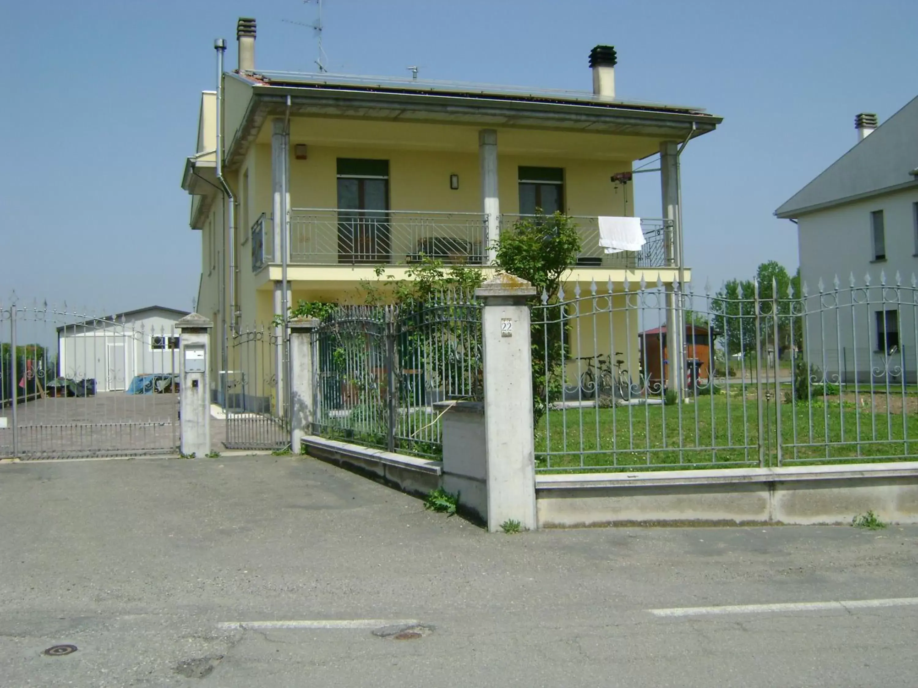 Facade/entrance, Property Building in B&B Lattemiele