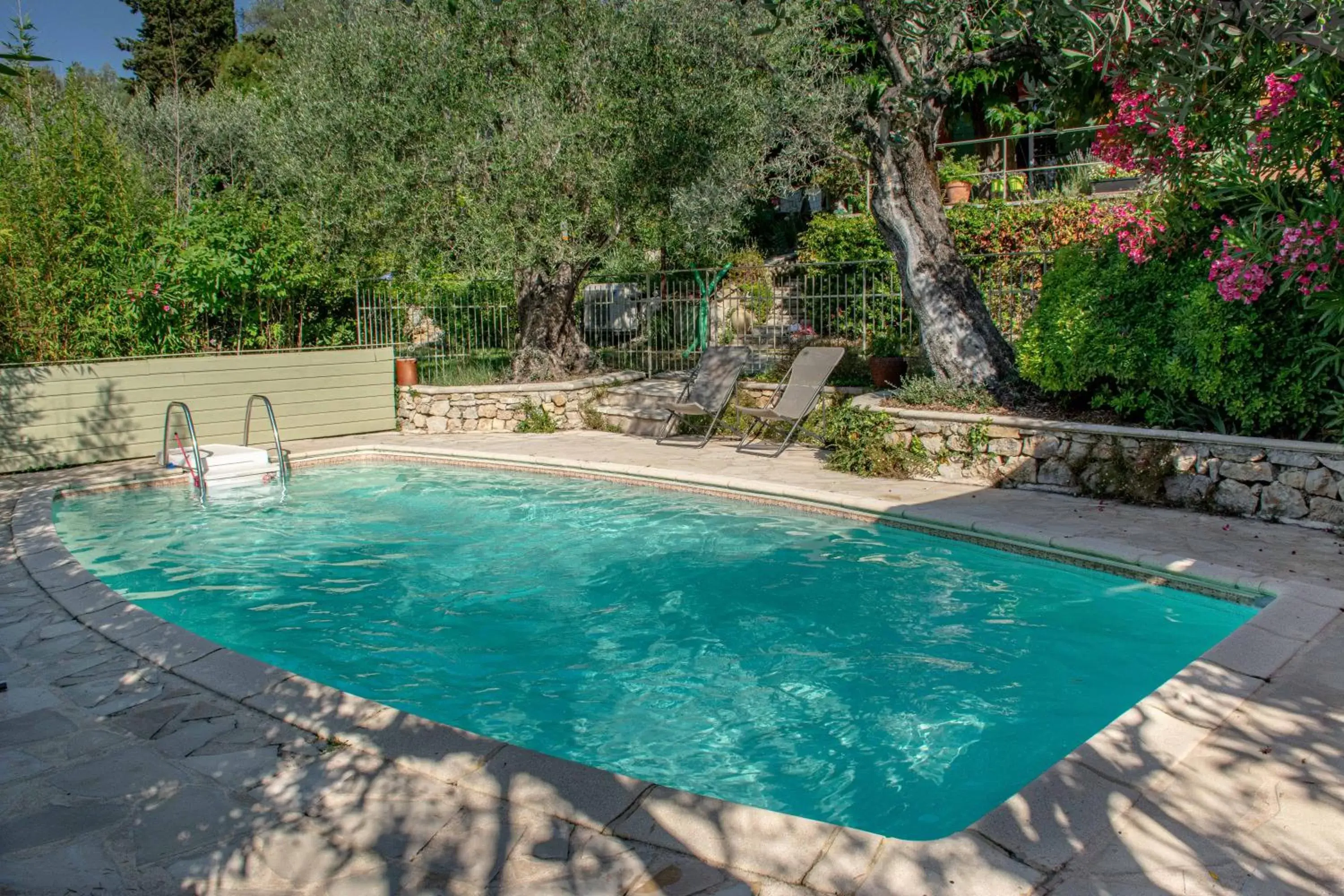 Swimming Pool in Le Clos des Oliviers