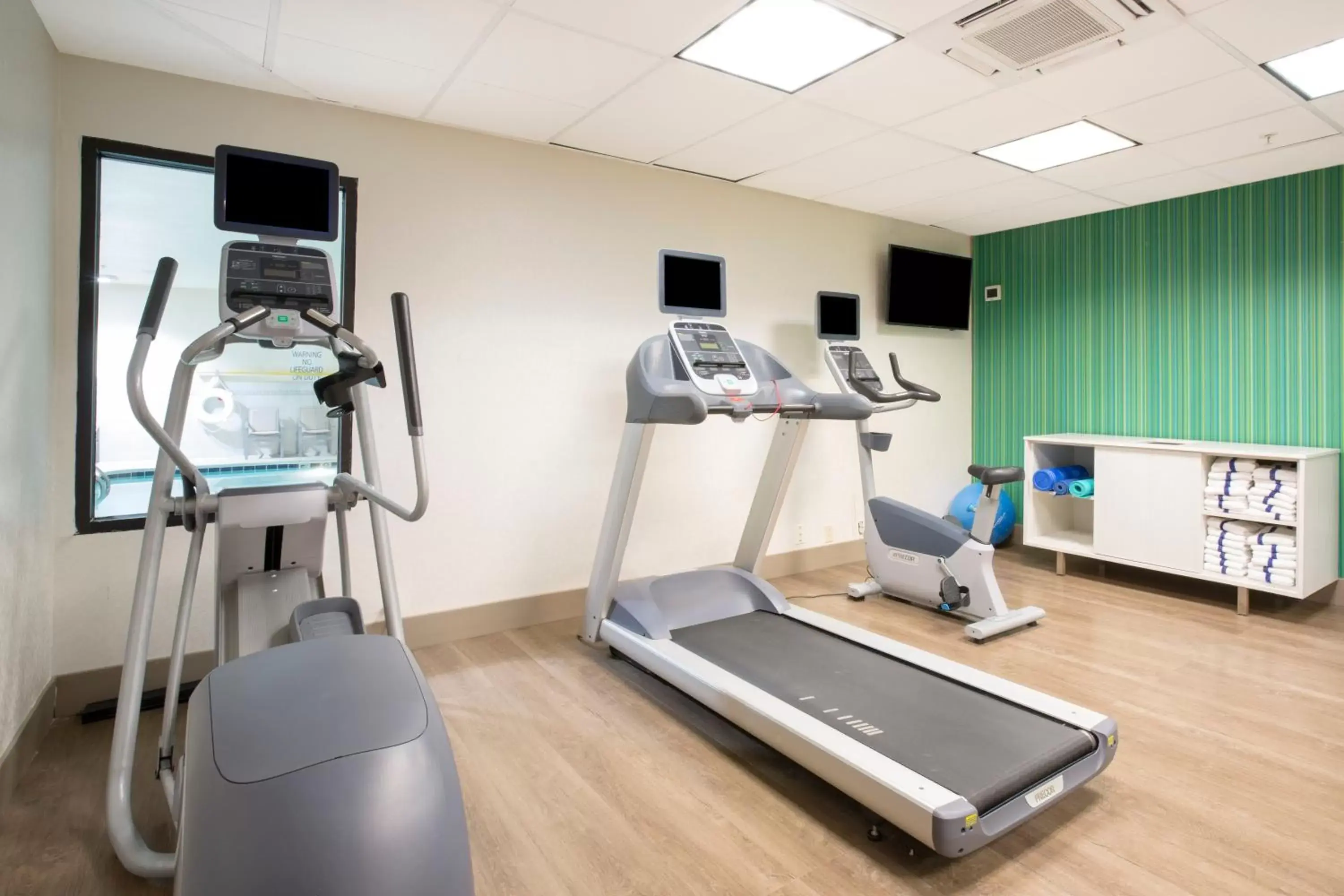 Fitness centre/facilities, Fitness Center/Facilities in Holiday Inn Express Kansas City - at the Legends!, an IHG Hotel