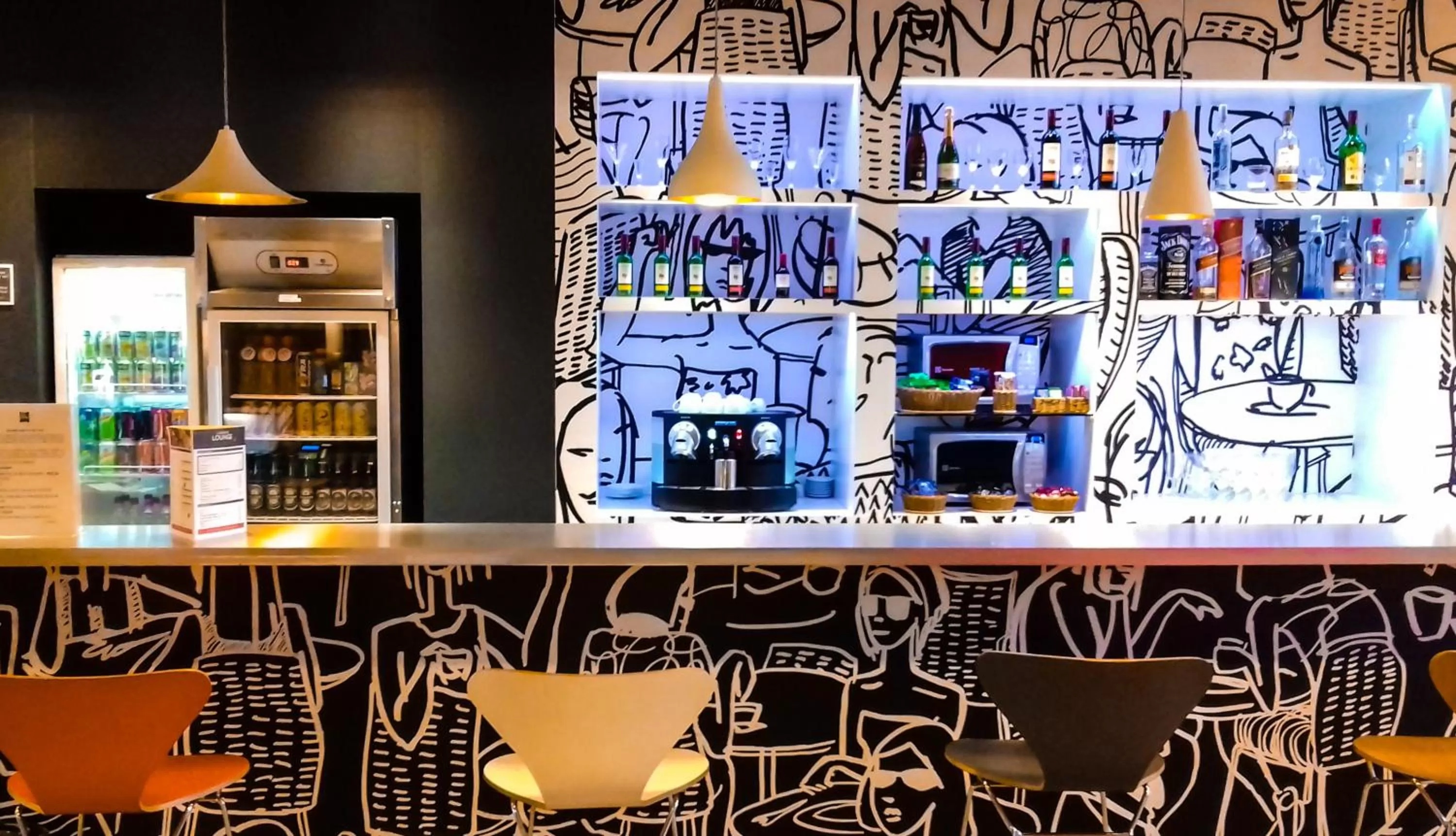 Restaurant/places to eat in ibis Jatai