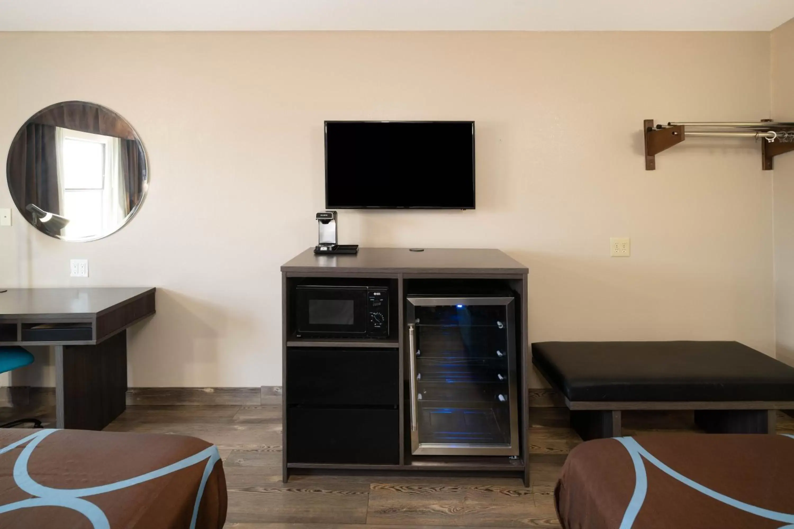 TV and multimedia, TV/Entertainment Center in Super 8 by Wyndham Cleveland