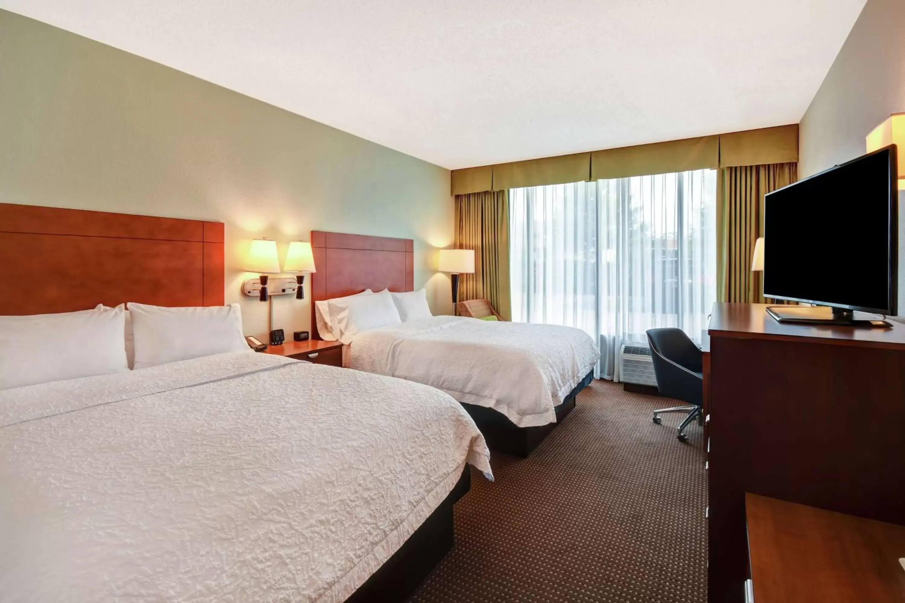 Bedroom, Bed in Hampton Inn Chicago-Gurnee