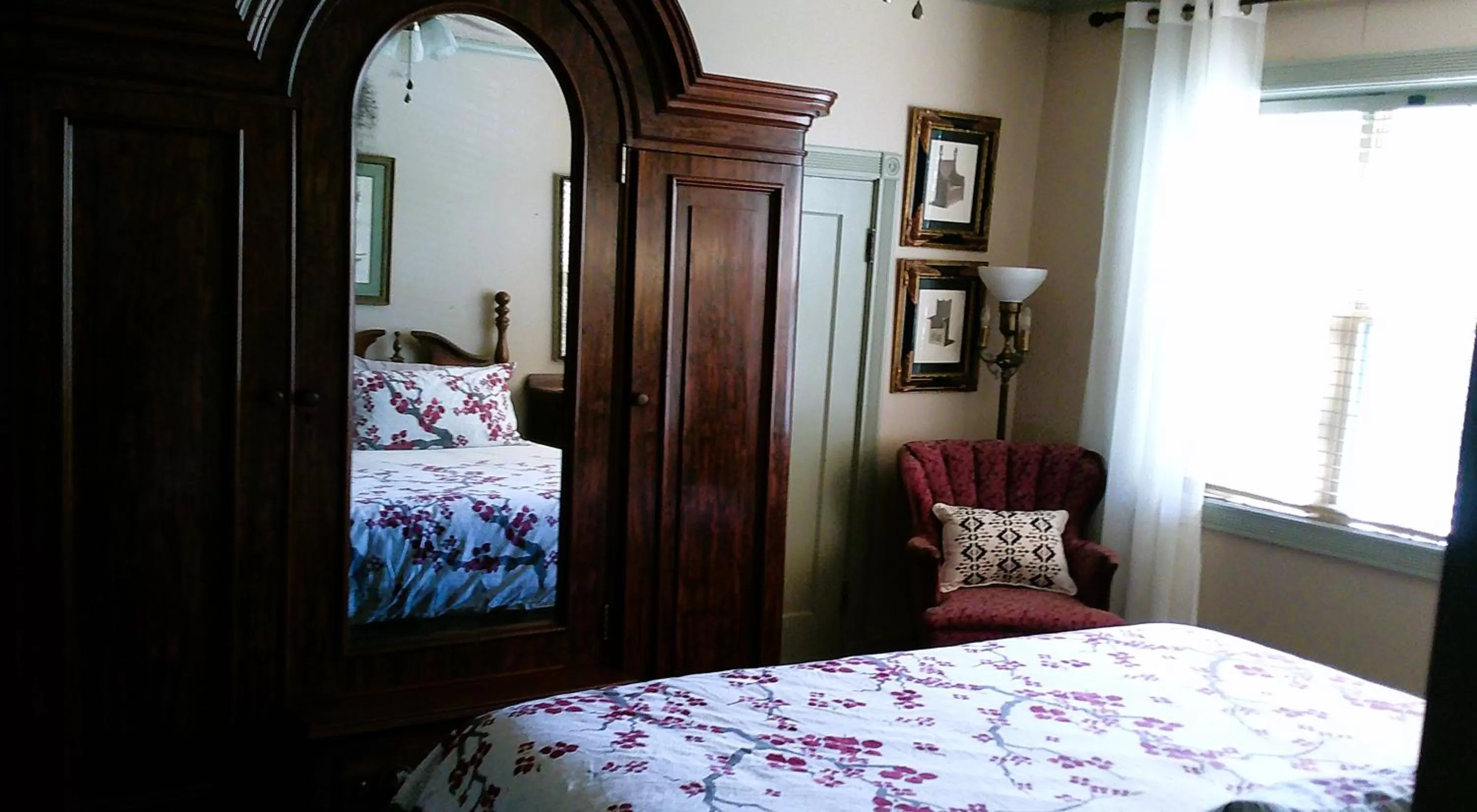 Bed in Rock Cottage Gardens B&B