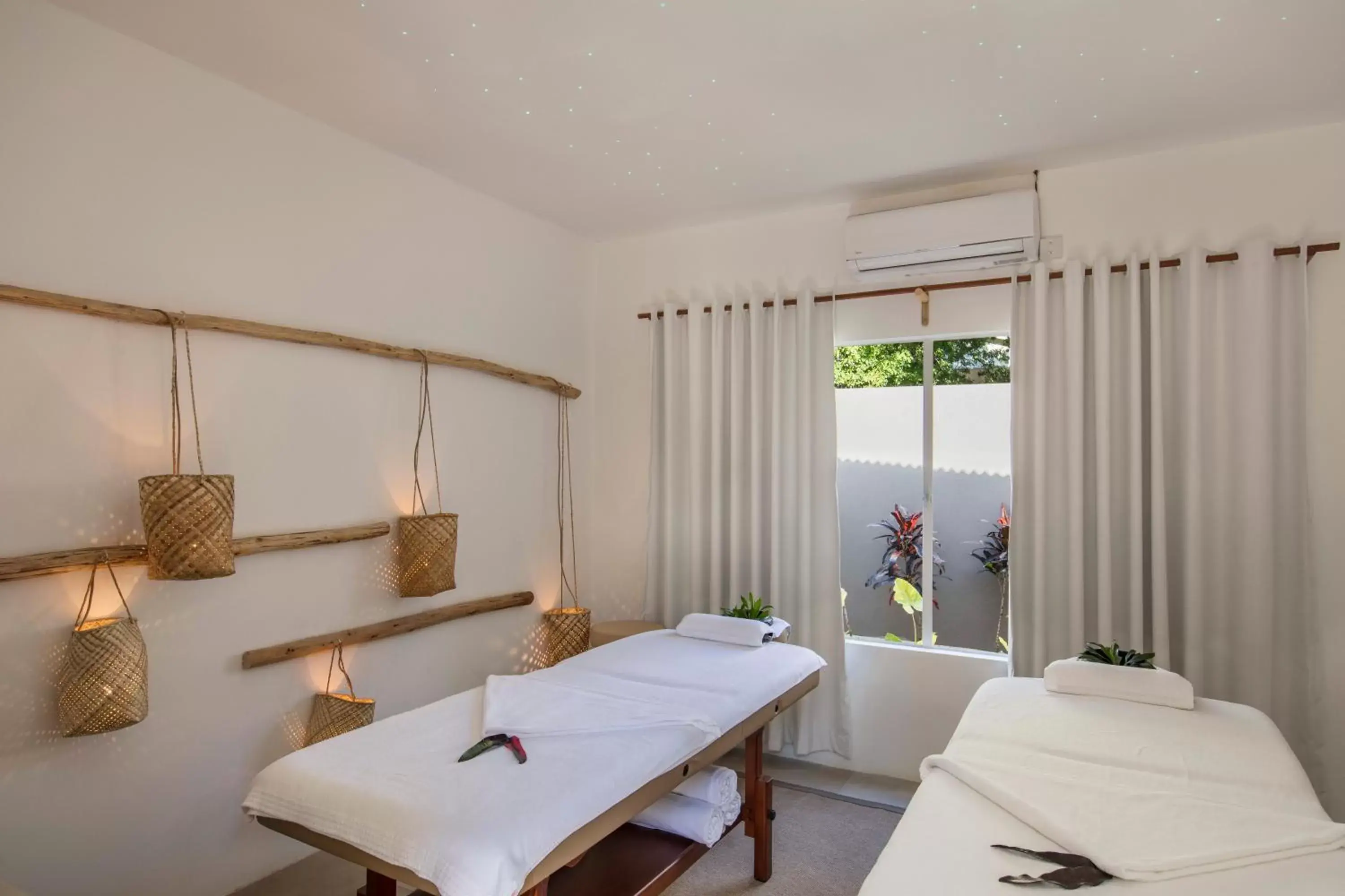 Massage, Bed in Veranda Tamarin Hotel & Spa Massage, Bed in Veranda Tamarin Hotel & Spa