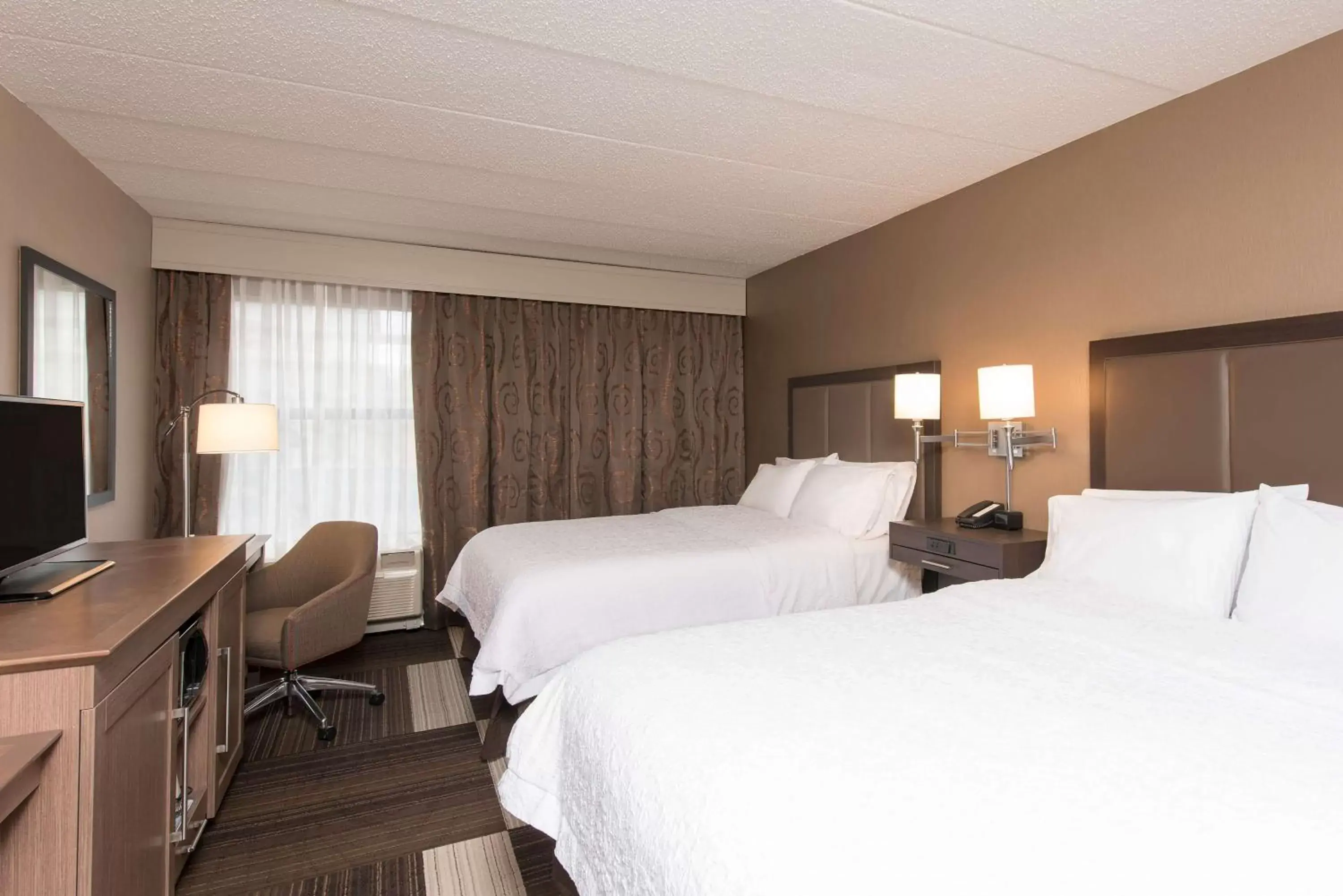 Queen Room with Two Queen Beds - Disability Access in Hampton Inn Columbus/Taylorsville
