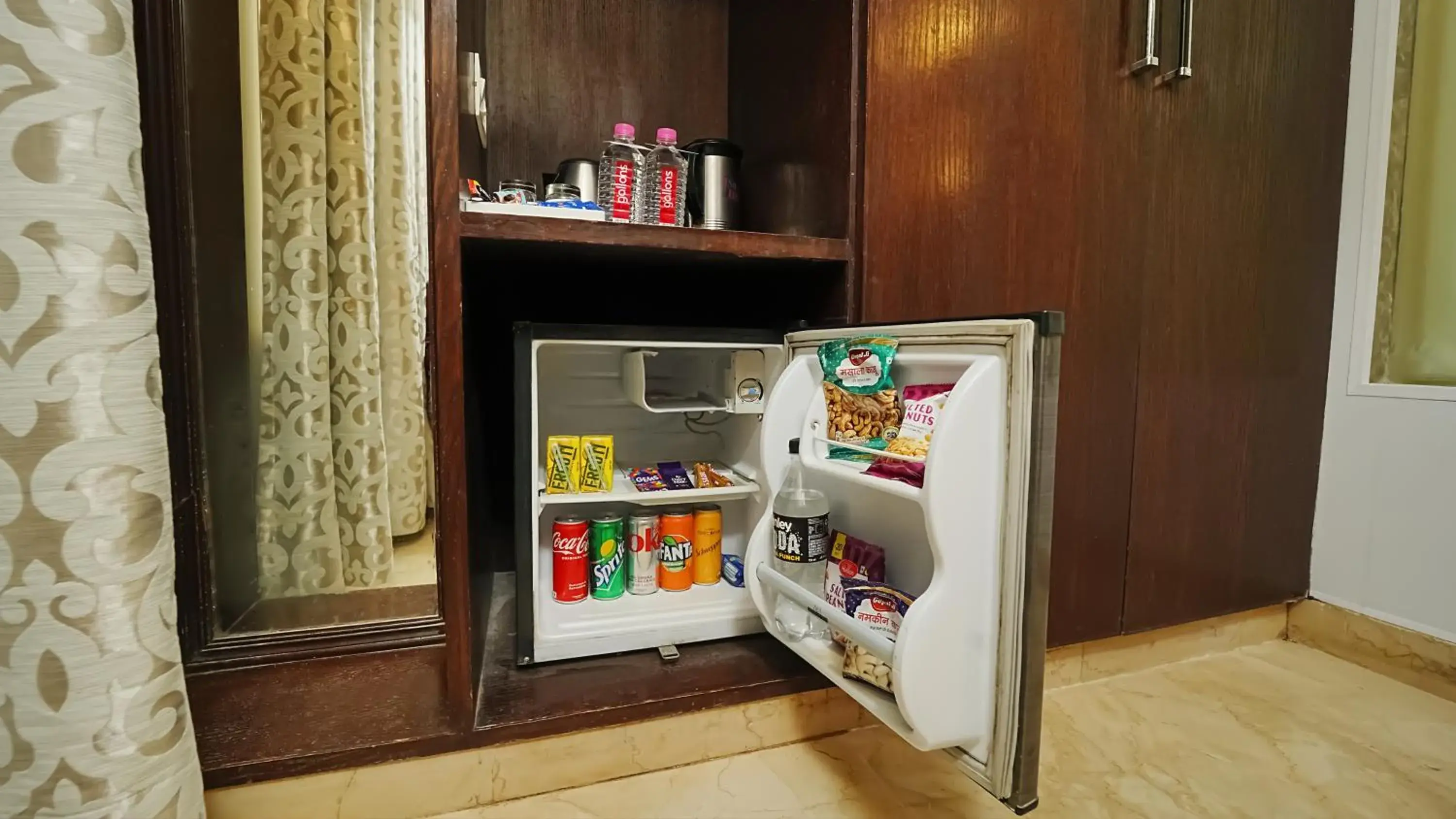 oven in Hotel Atulyaa Taj