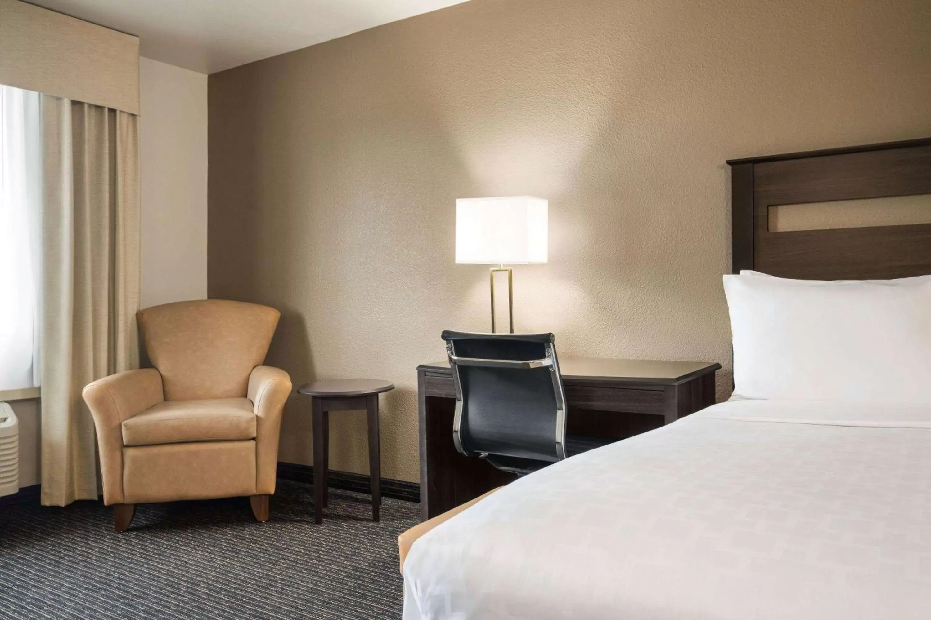 Photo of the whole room, Bed in Baymont by Wyndham Hearne Photo of the whole room, Bed in Baymont by Wyndham Hearne