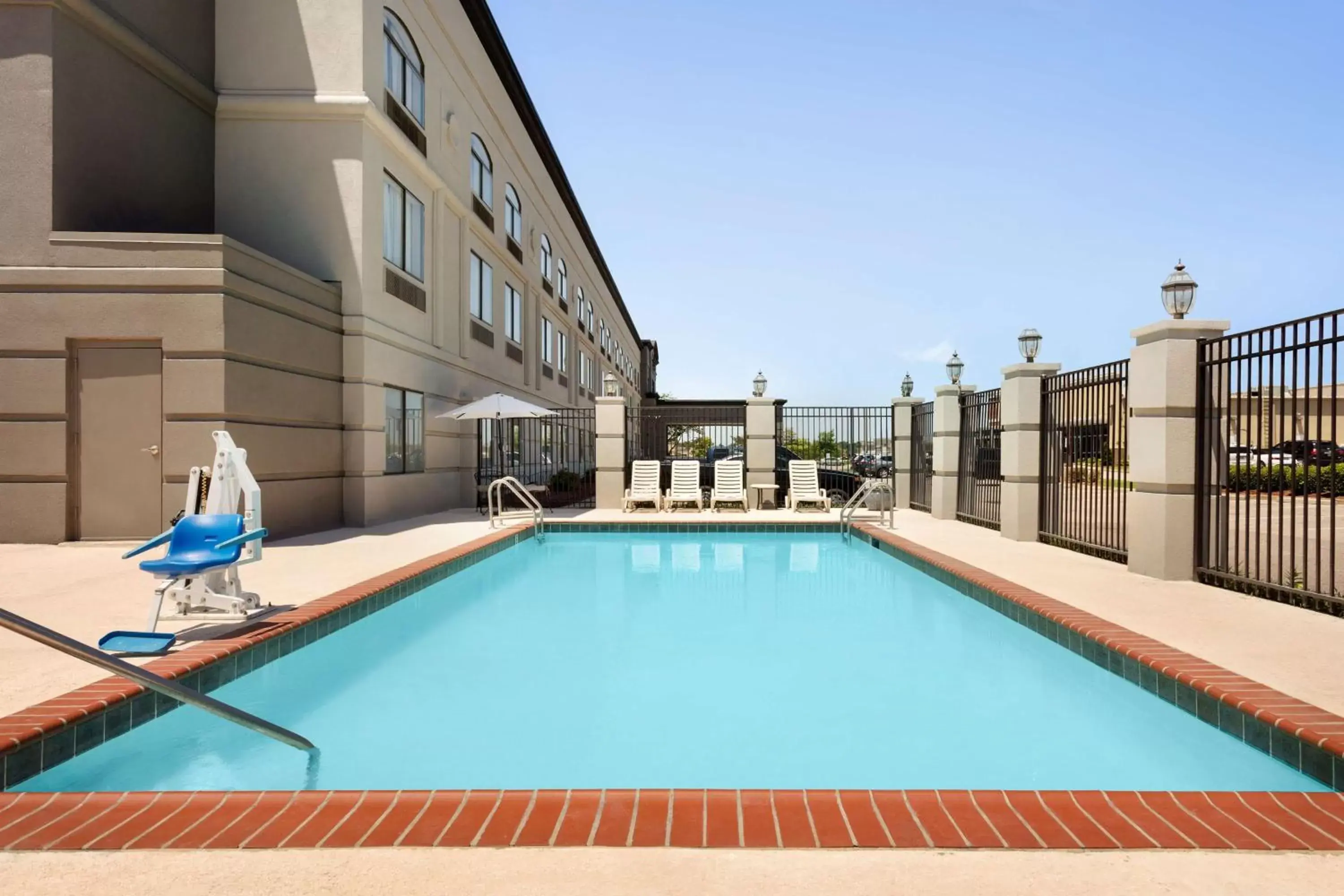 On site, Swimming Pool in Country Inn & Suites by Radisson, Wolfchase-Memphis, TN