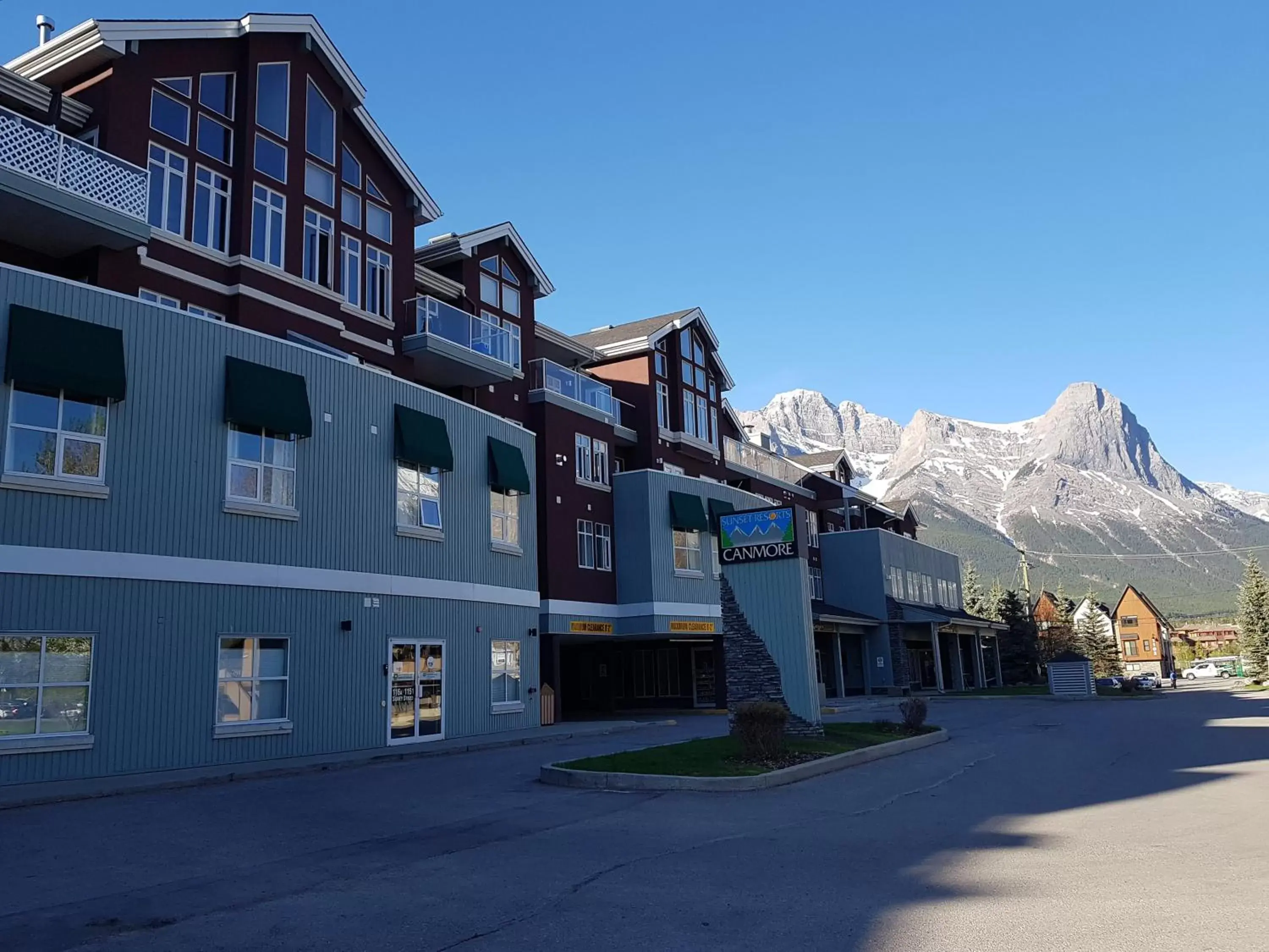 Property Building in Sunset Mountain Inn