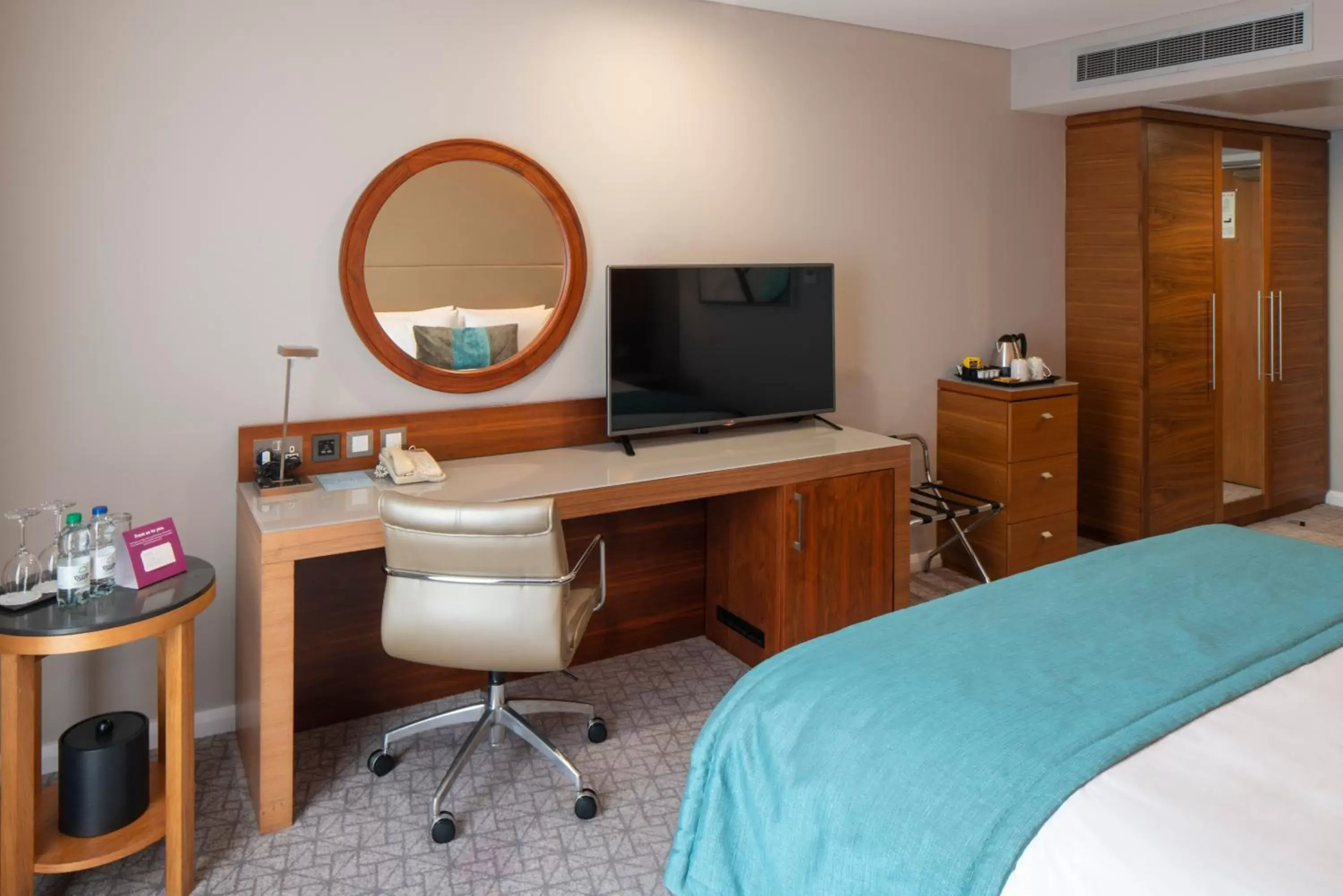 TV and multimedia, TV/Entertainment Center in Crowne Plaza London - Docklands, an IHG Hotel