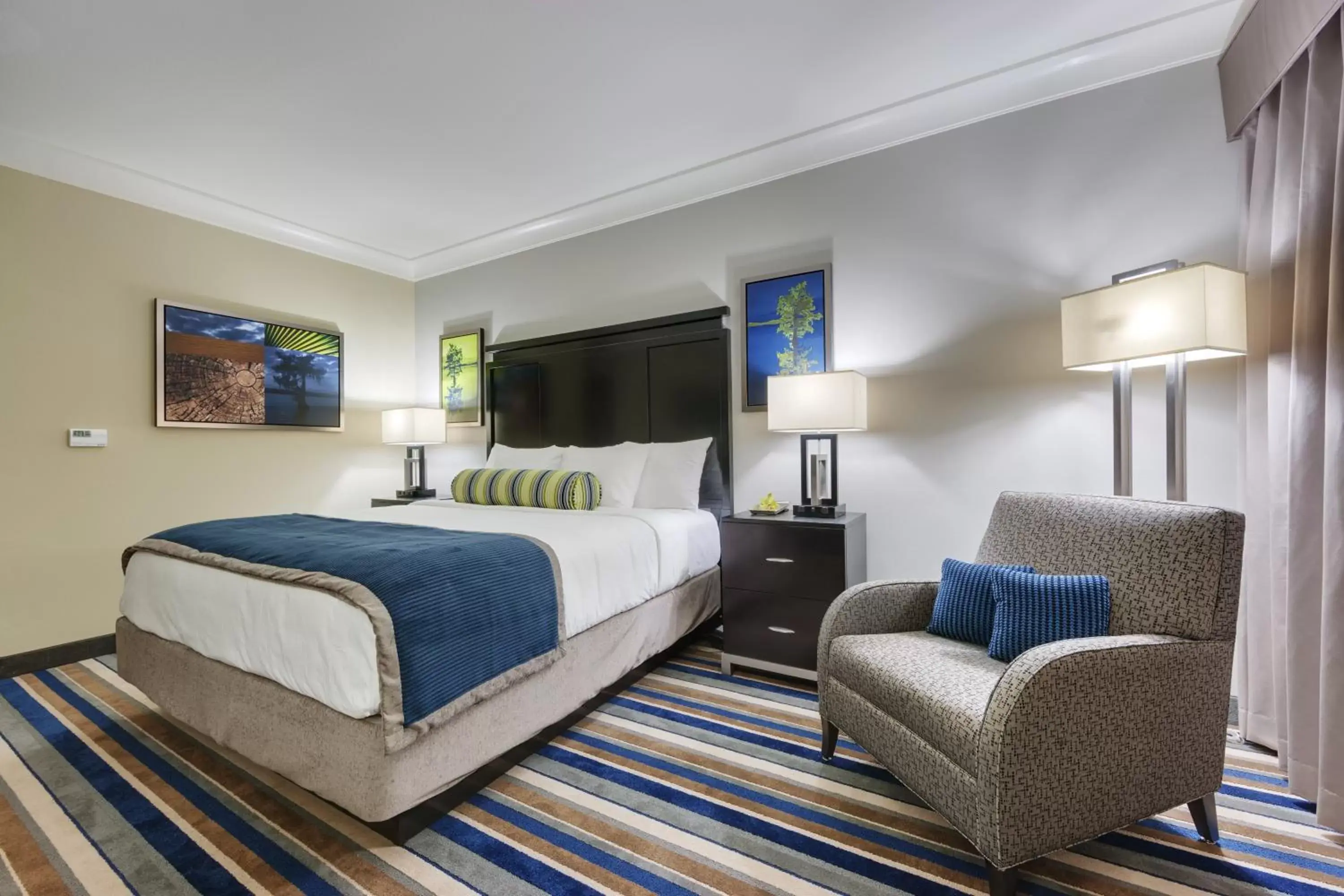 Bedroom, Bed in Cypress Bayou Casino Hotel