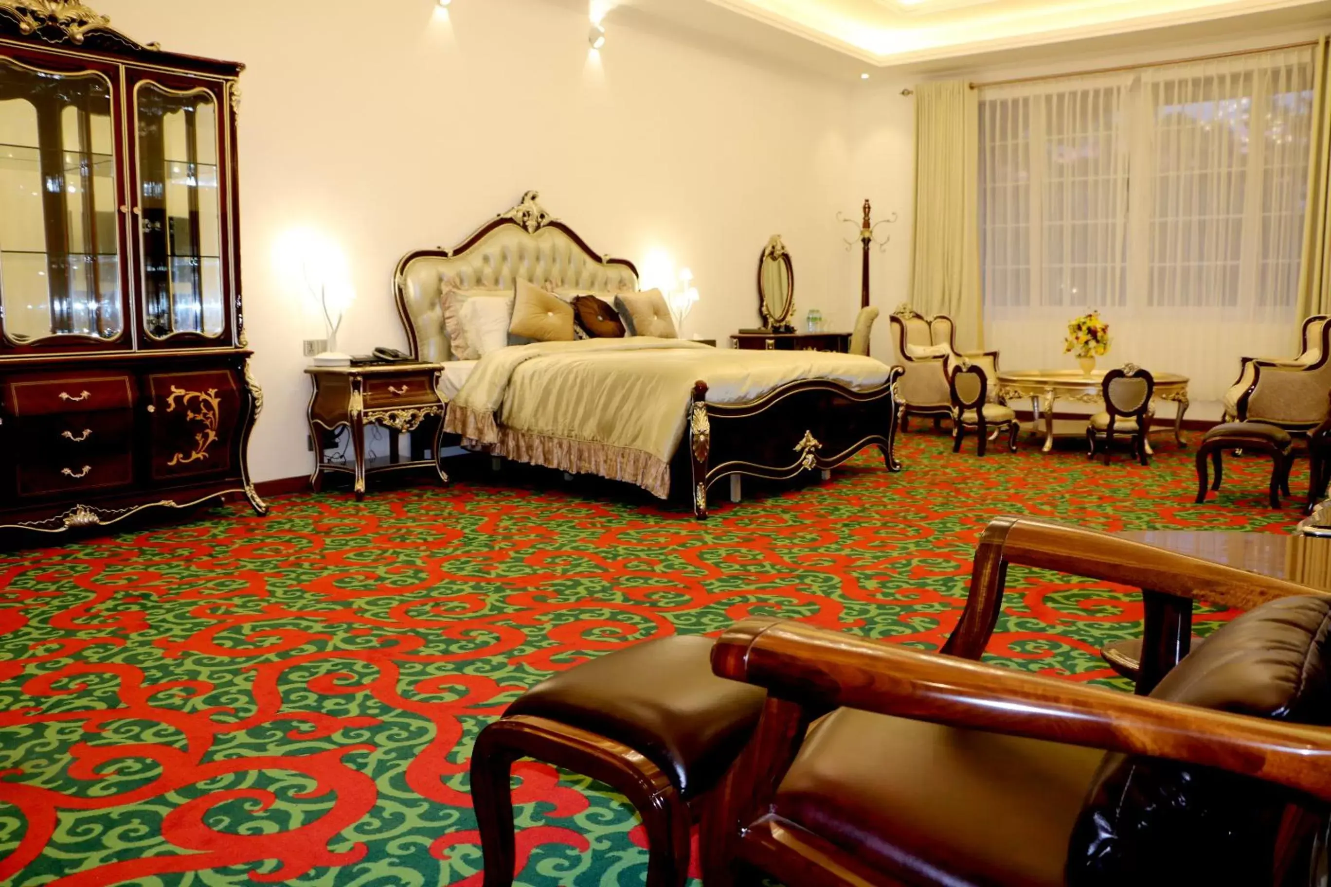 Royal Suite with Jacuzzi in Araliya Green City Hotel