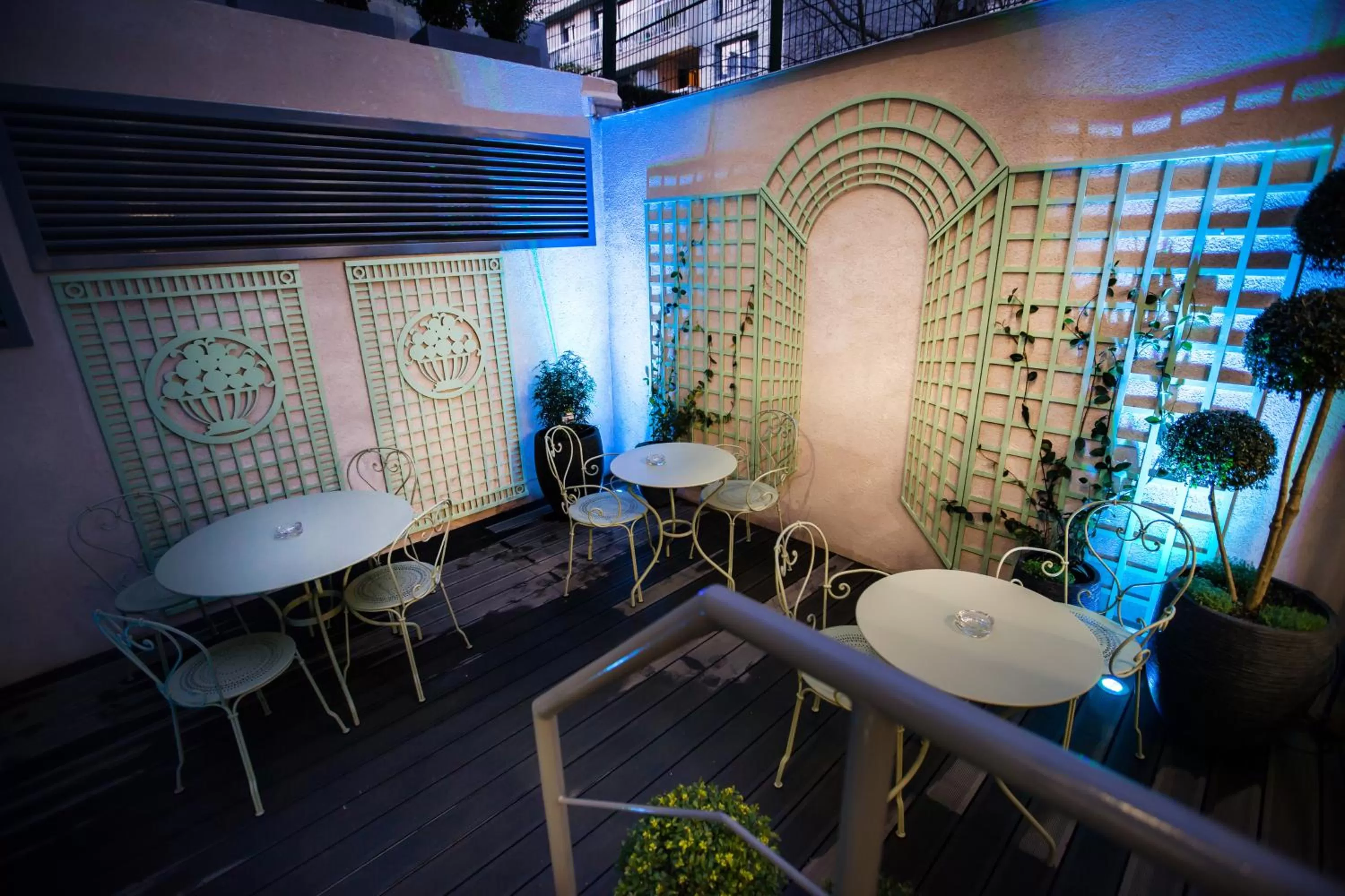 Patio in Le Mireille