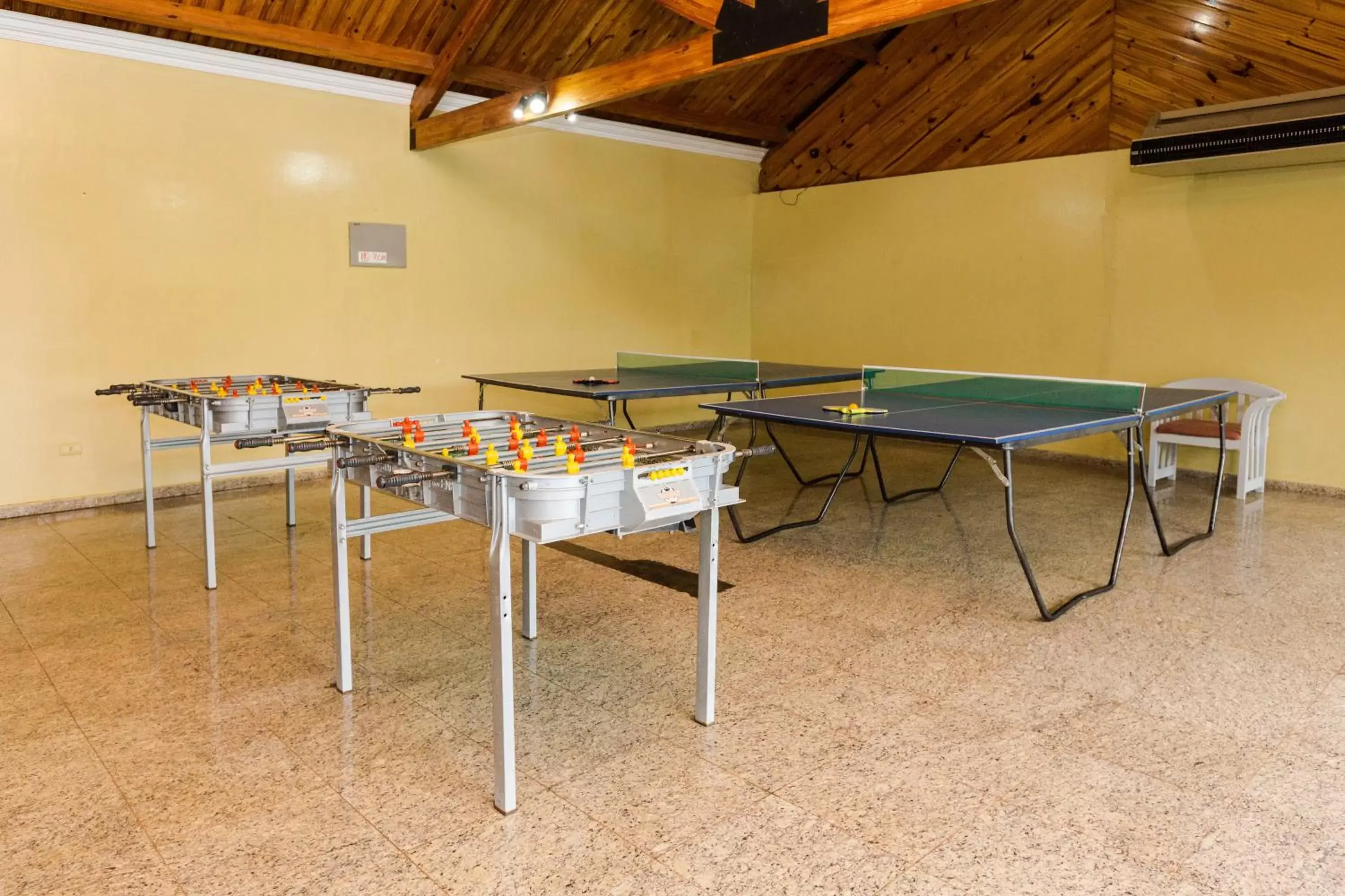 Game Room, Table Tennis in Exe Hotel Cataratas